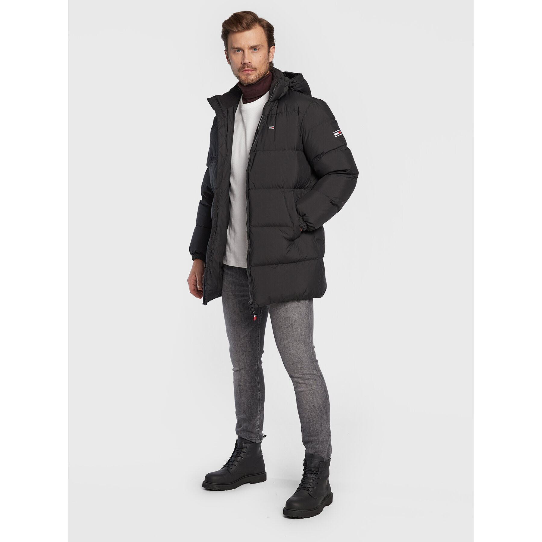 Tommy Jeans Пухено яке Essential DM0DM15117 Черен Regular Fit - Pepit.bg