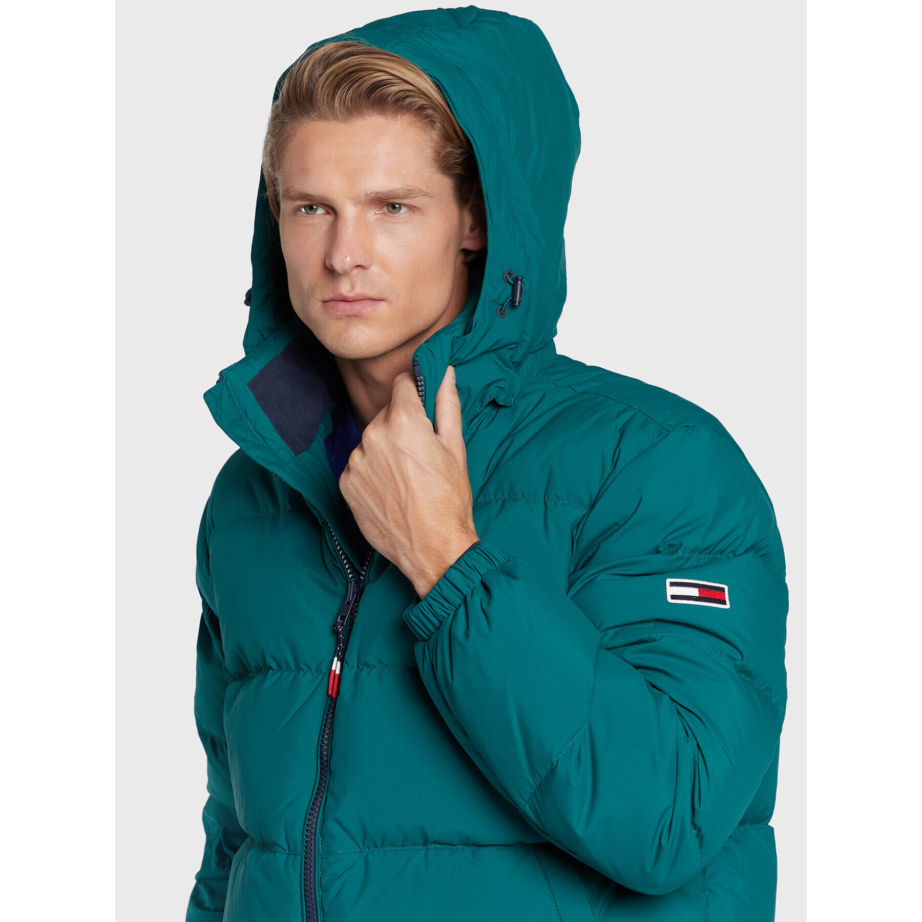 Tommy Jeans Пухено яке Essential DM0DM15447 Зелен Regular Fit - Pepit.bg