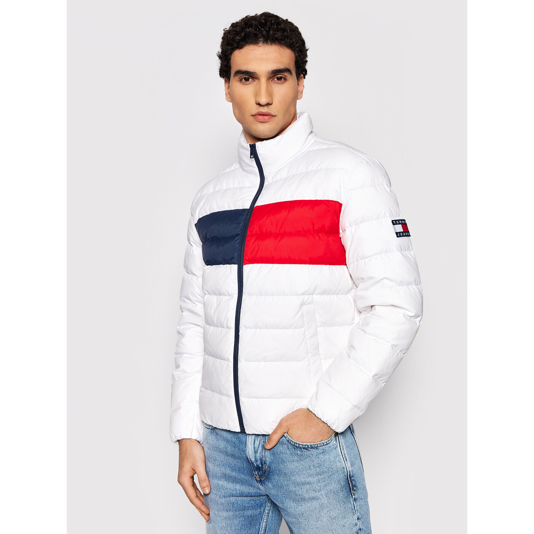 Tommy Jeans Пухено яке Essential Flag DM0DM13270 Бял Regular Fit - Pepit.bg