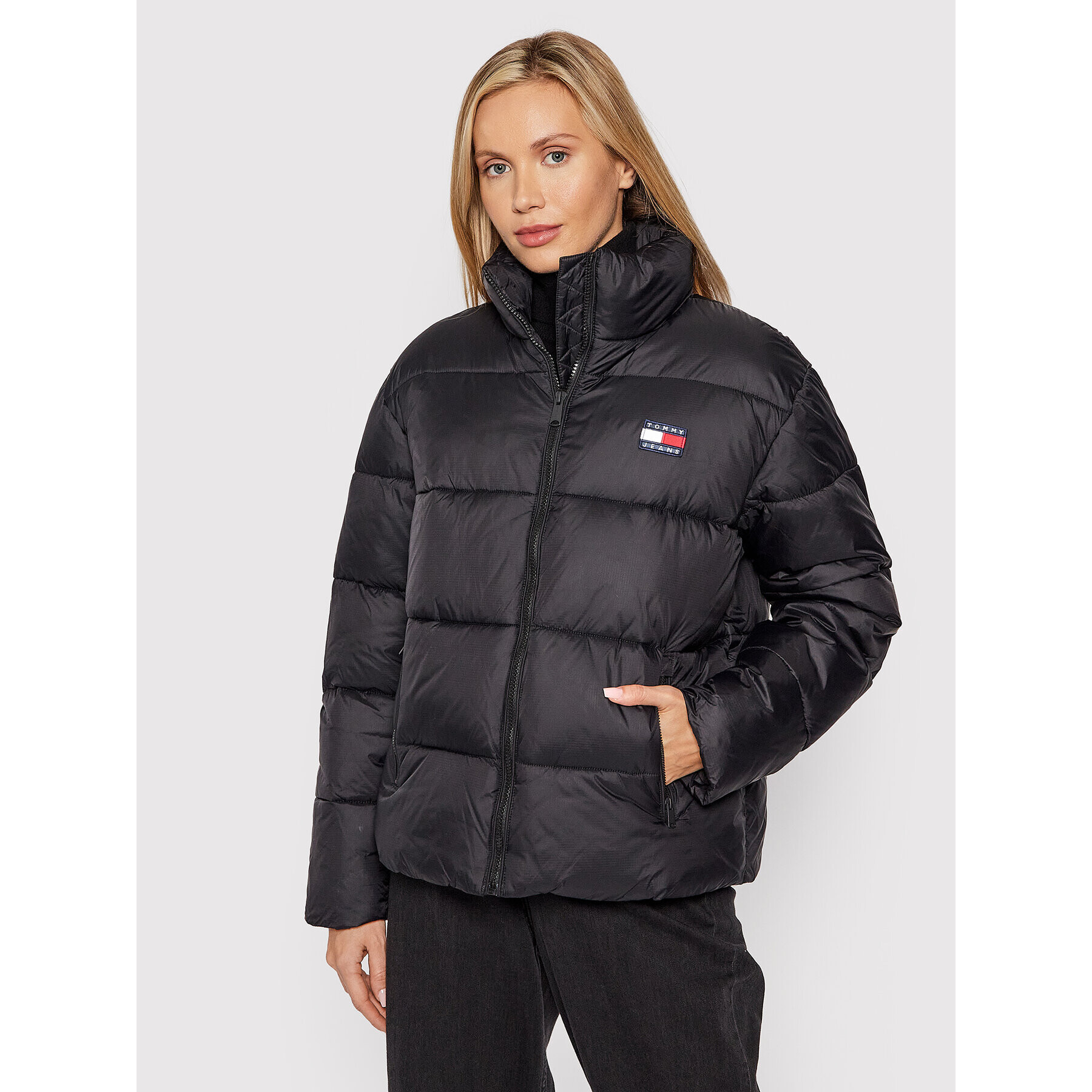 Tommy Jeans Пухено яке Tjw Modern DW0DW11623 Черен Regular Fit - Pepit.bg