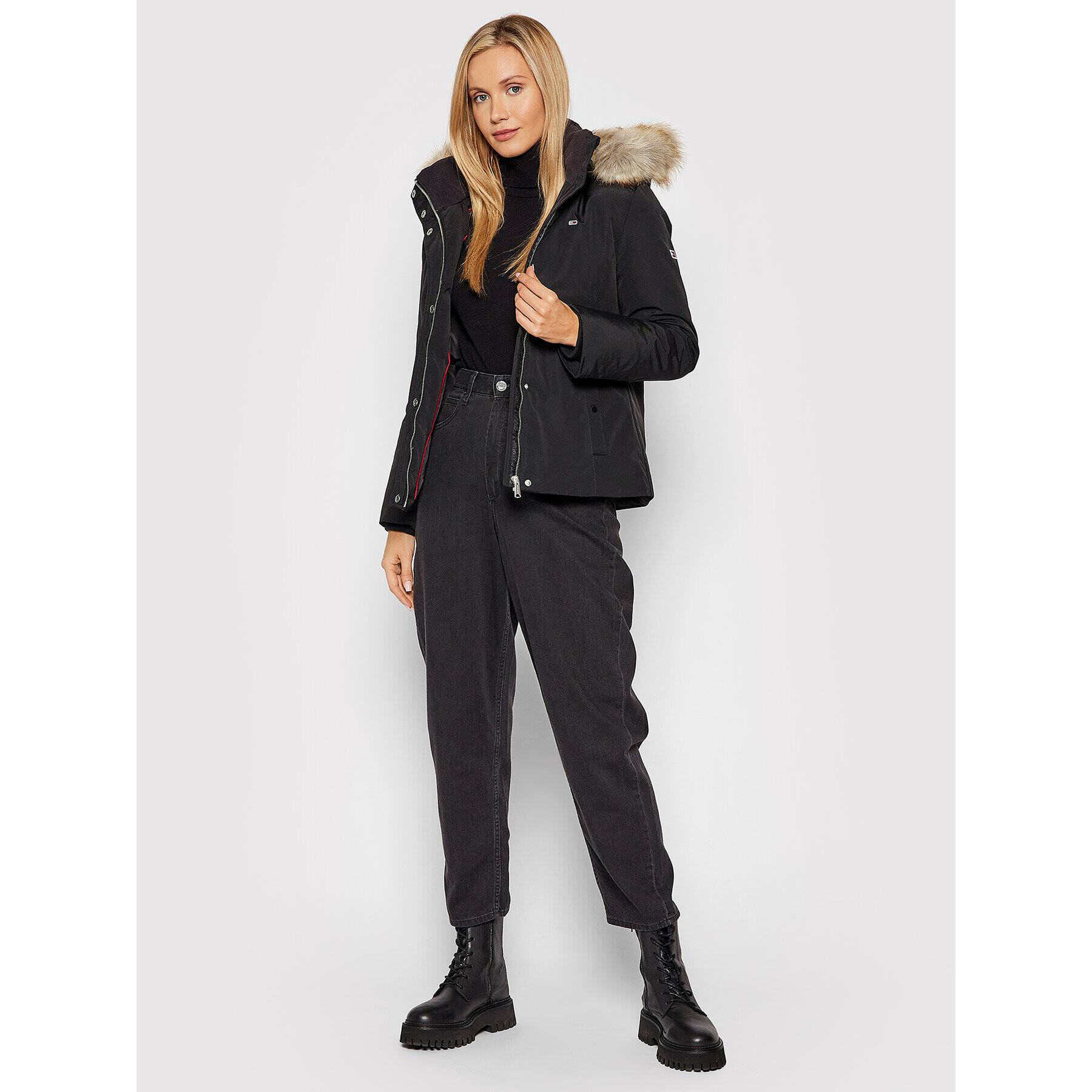 Tommy Jeans Пухено яке Tjw Technical DW0DW11096 Черен Slim Fit - Pepit.bg