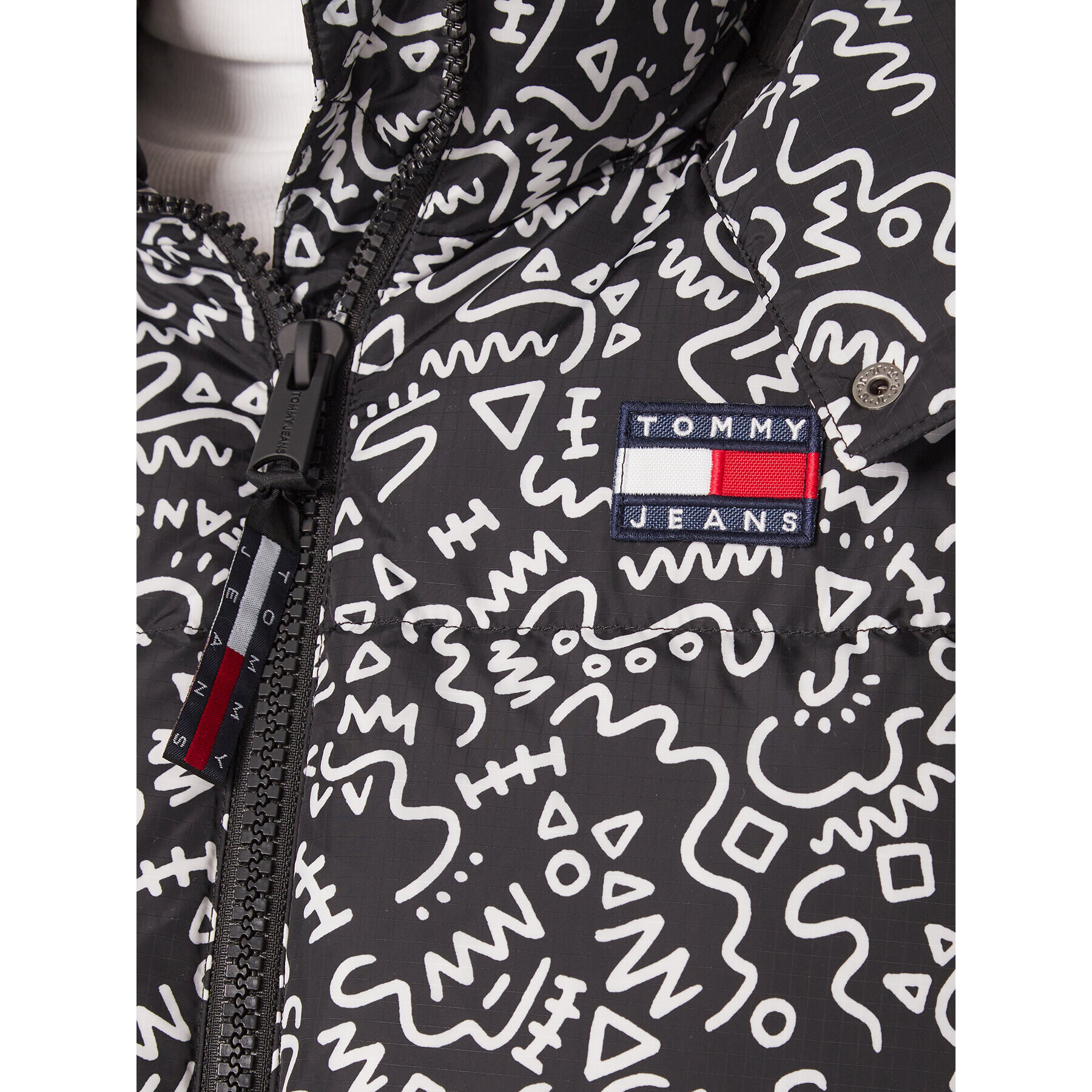 Tommy Jeans Пухено яке Alaska DW0DW14942 Черен Regular Fit - Pepit.bg