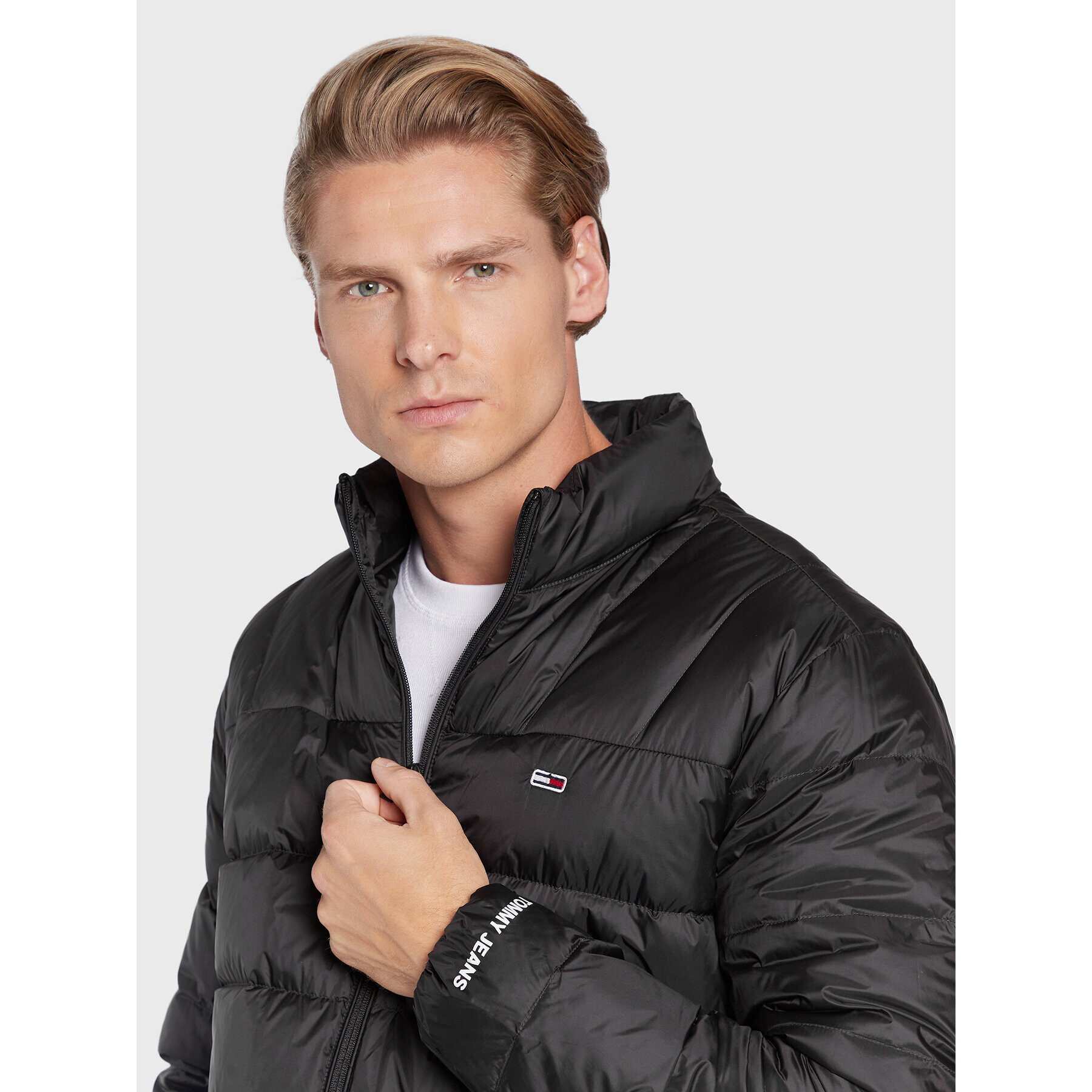 Tommy Jeans Пухено яке DM0DM14086 Черен Regular Fit - Pepit.bg