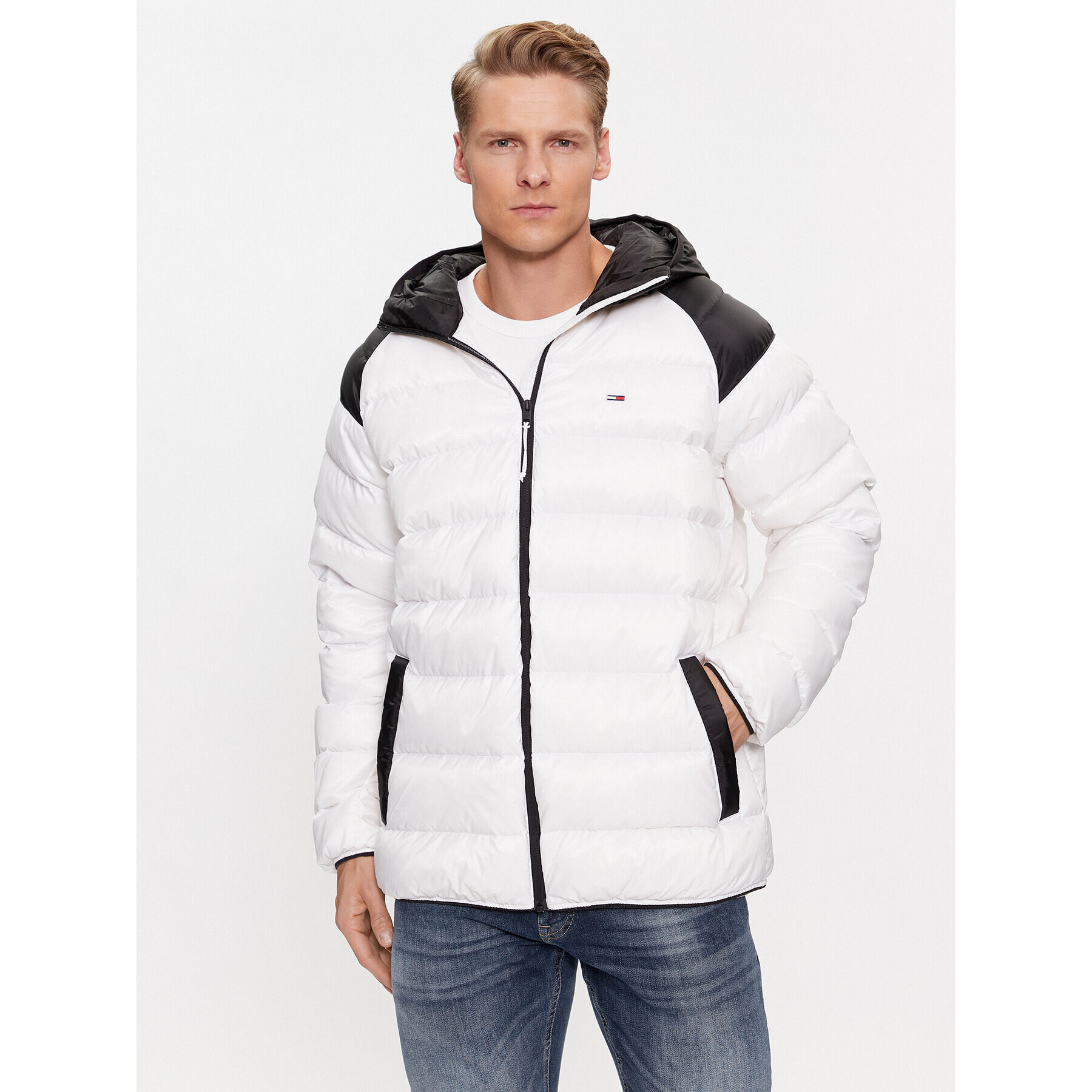 Tommy Jeans Пухено яке DM0DM17233 Бял Regular Fit - Pepit.bg
