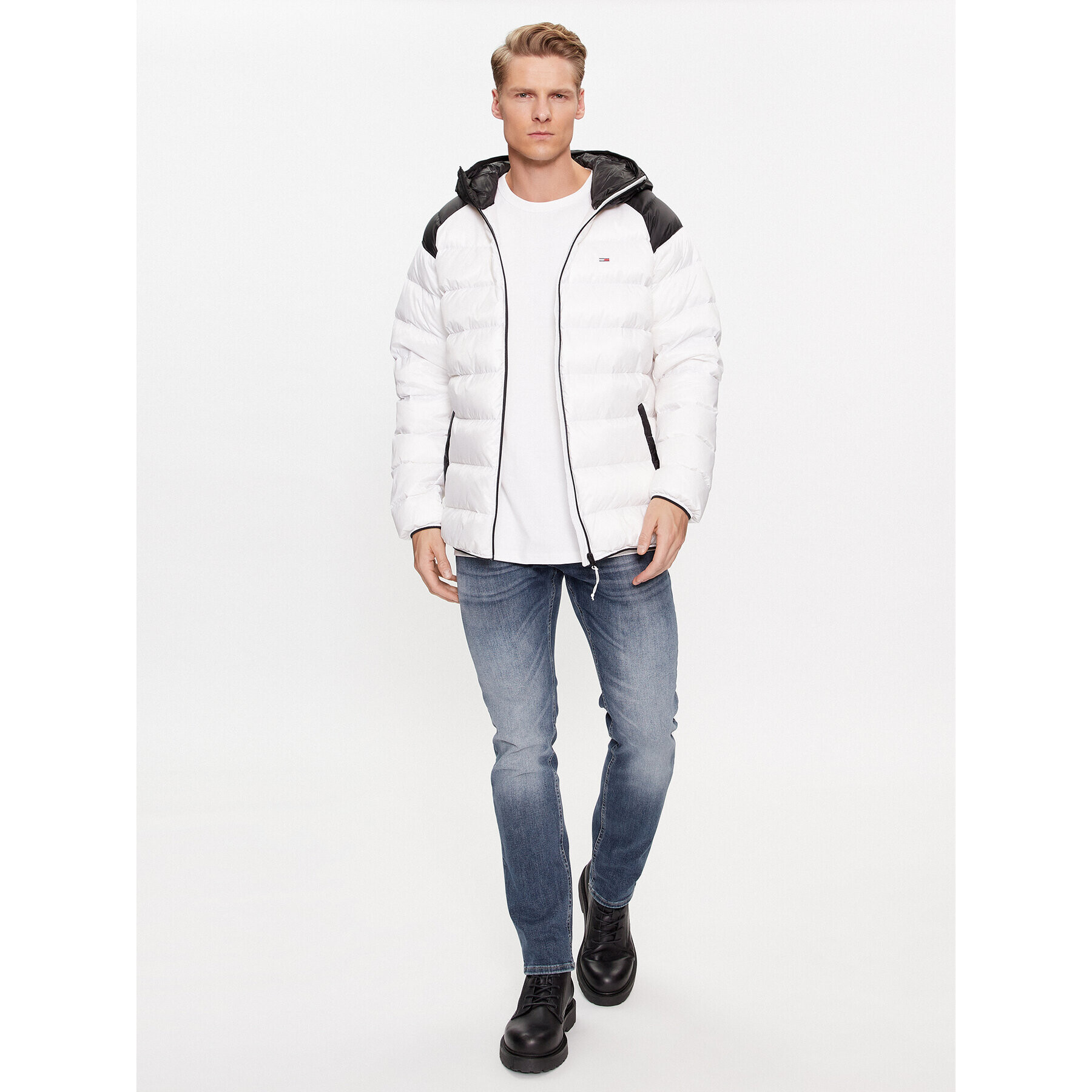 Tommy Jeans Пухено яке DM0DM17233 Бял Regular Fit - Pepit.bg