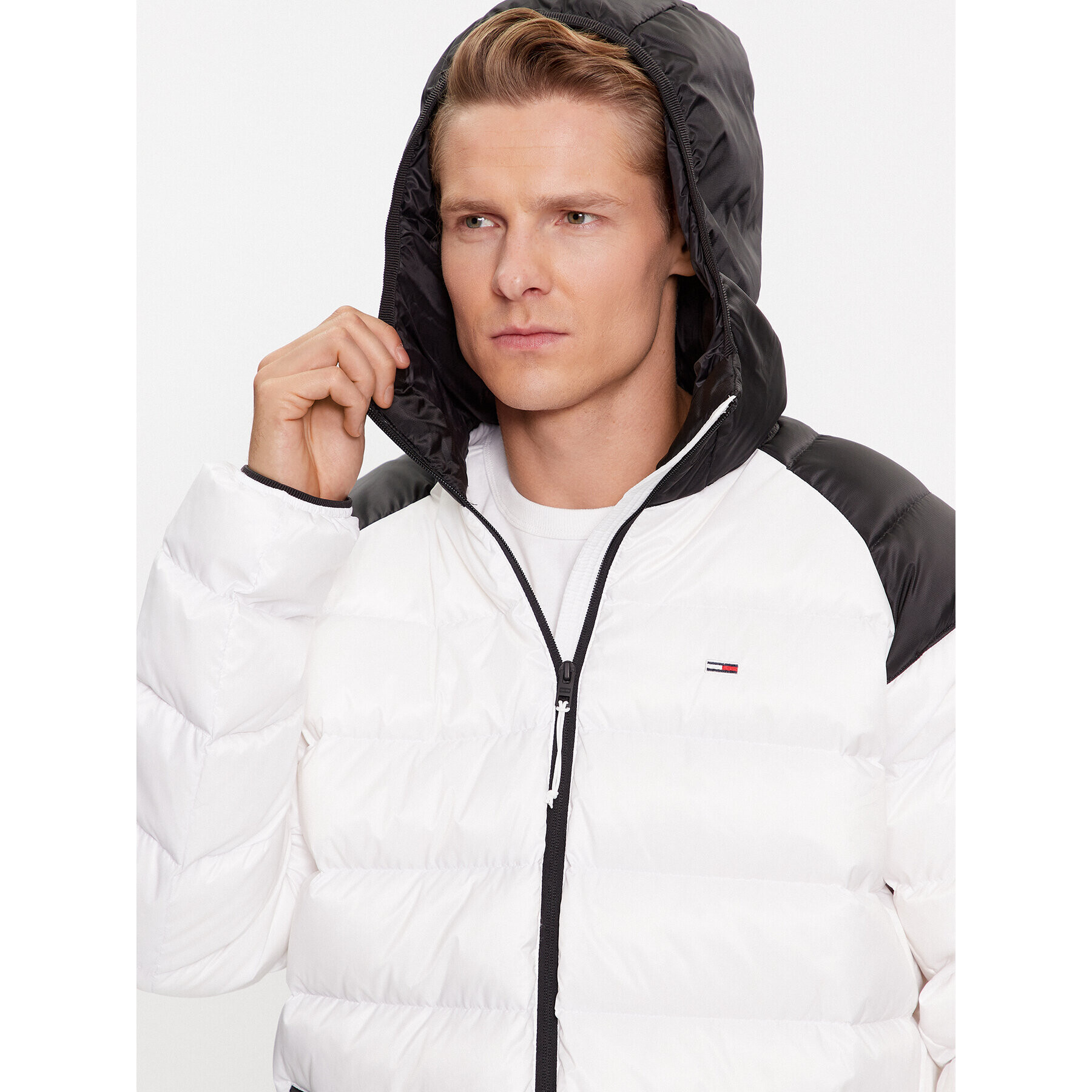 Tommy Jeans Пухено яке DM0DM17233 Бял Regular Fit - Pepit.bg