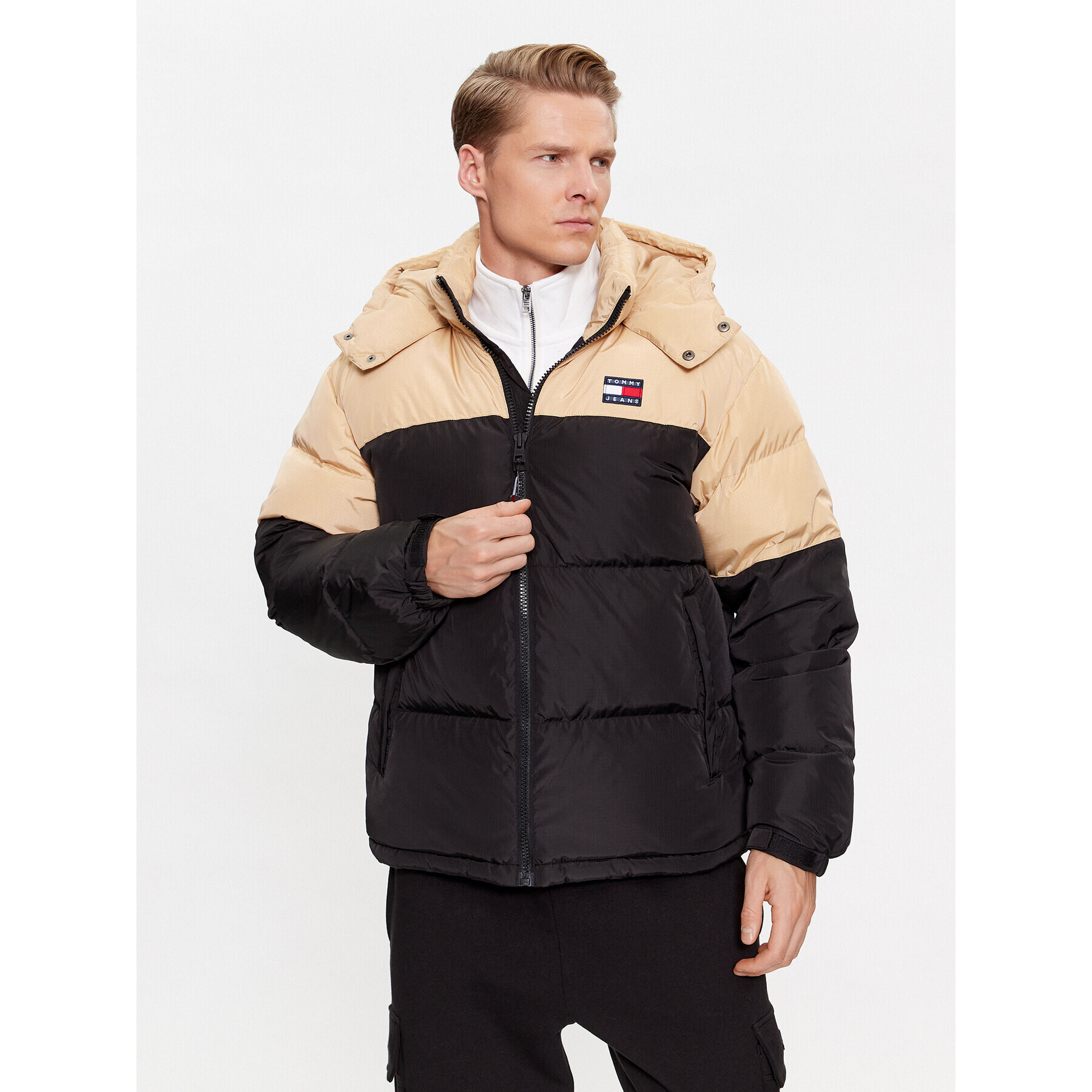 Tommy Jeans Пухено яке DM0DM17482 Черен Regular Fit - Pepit.bg