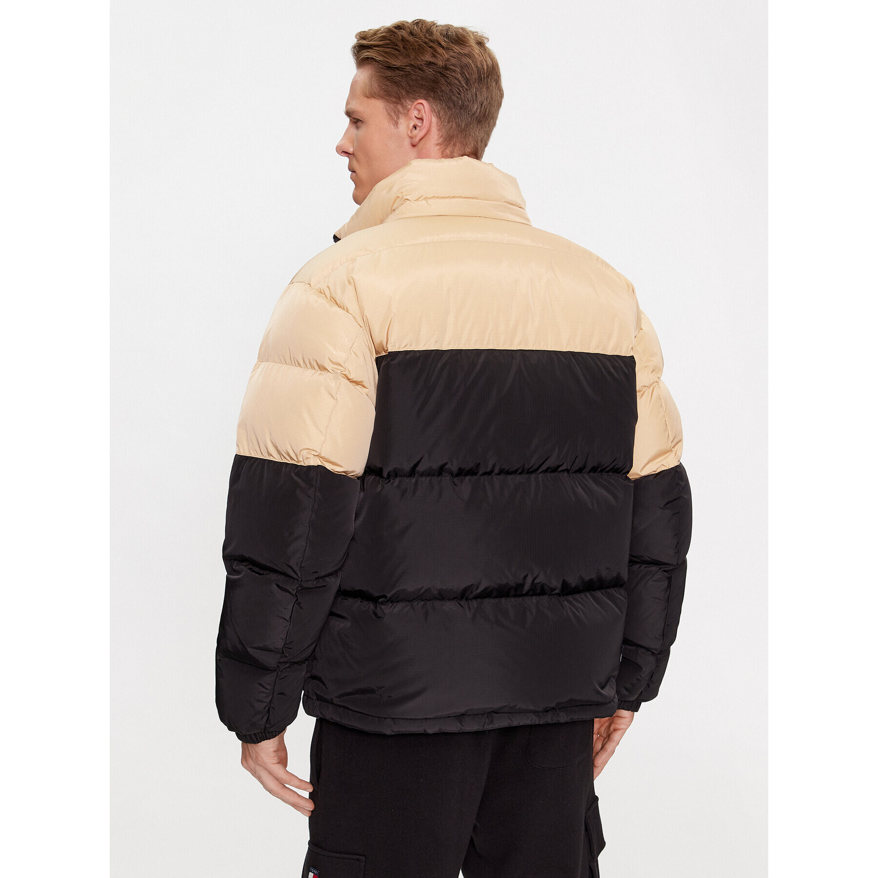 Tommy Jeans Пухено яке DM0DM17482 Черен Regular Fit - Pepit.bg