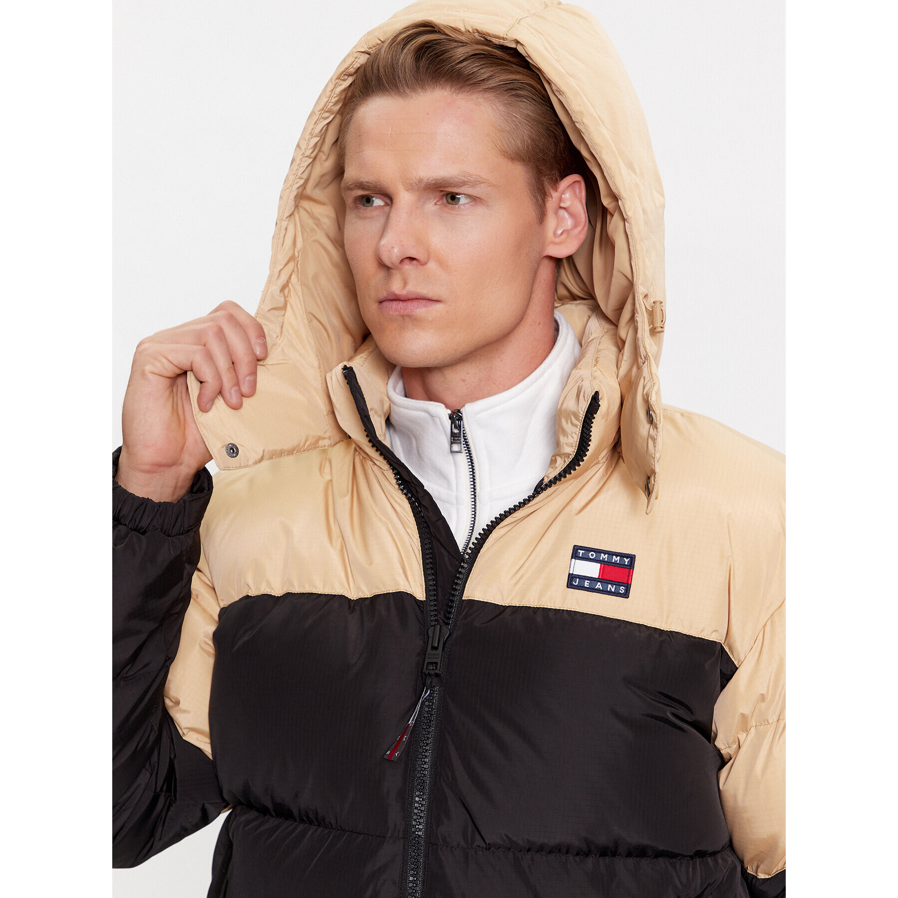 Tommy Jeans Пухено яке DM0DM17482 Черен Regular Fit - Pepit.bg