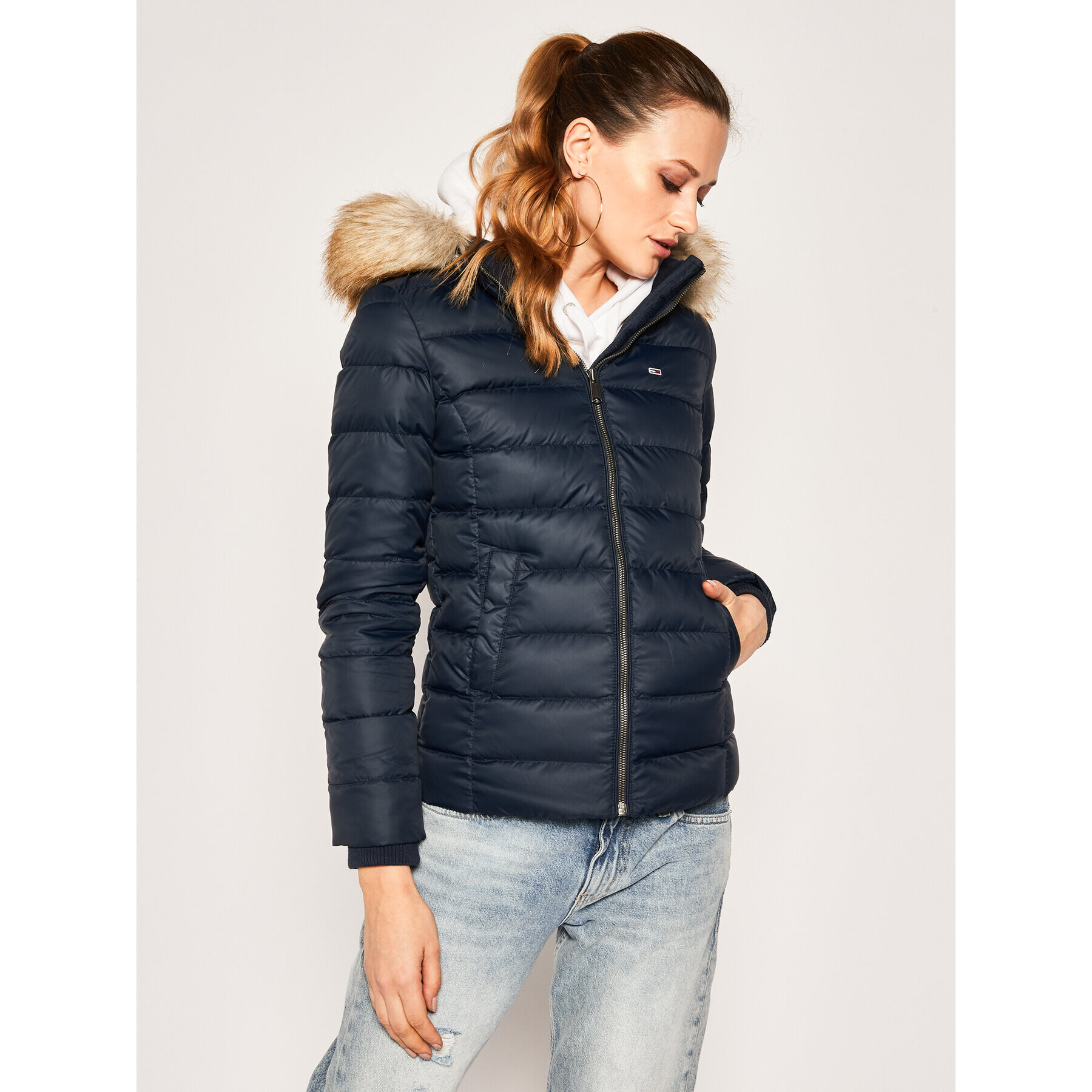 Tommy Jeans Пухено яке Essential DW0DW06774 Тъмносин Regular Fit - Pepit.bg