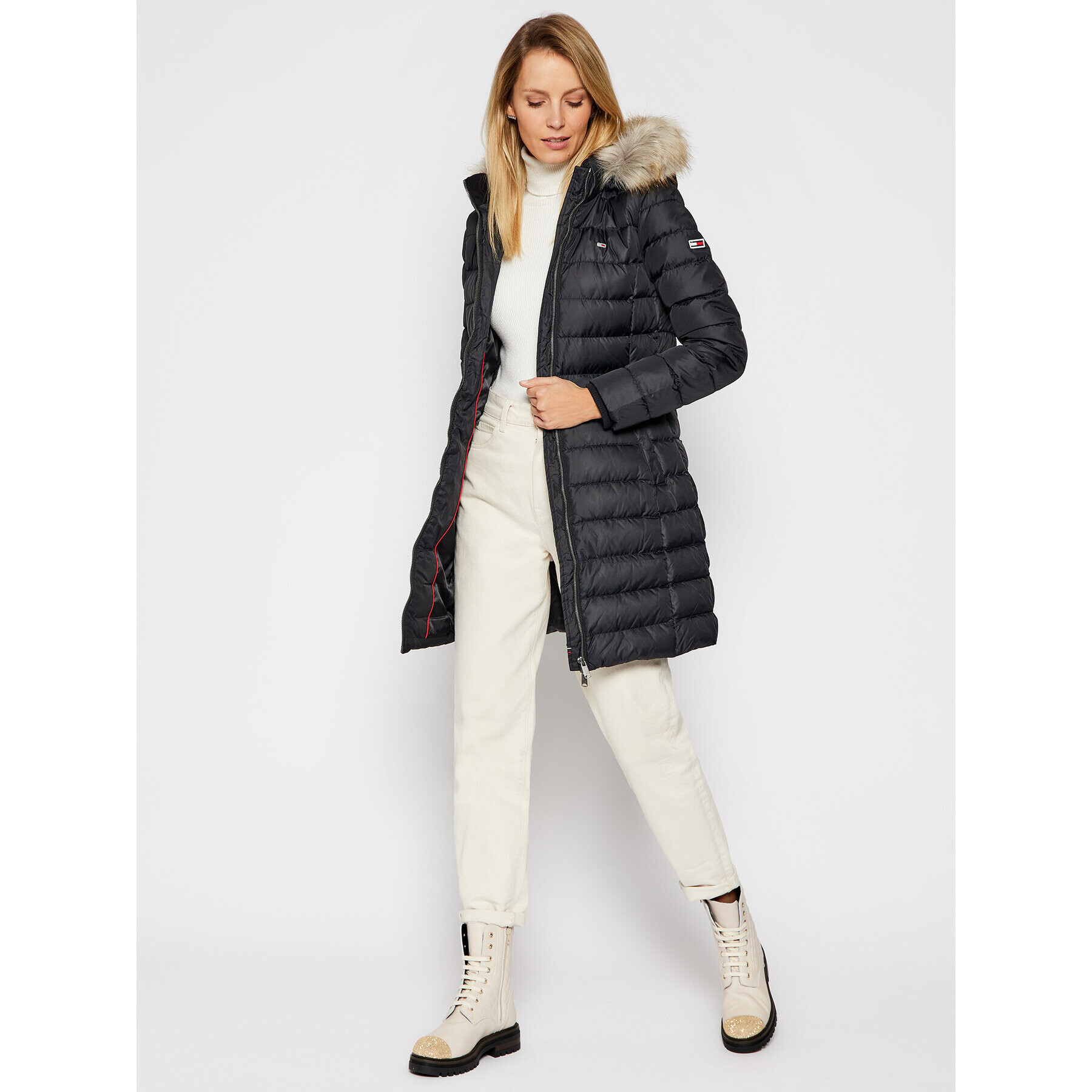 Tommy Jeans Пухено яке Essential DW0DW09060 Черен Regular Fit - Pepit.bg