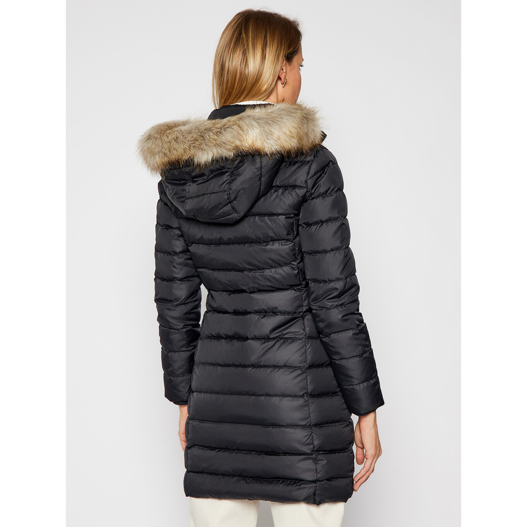 Tommy Jeans Пухено яке Essential DW0DW09060 Черен Regular Fit - Pepit.bg