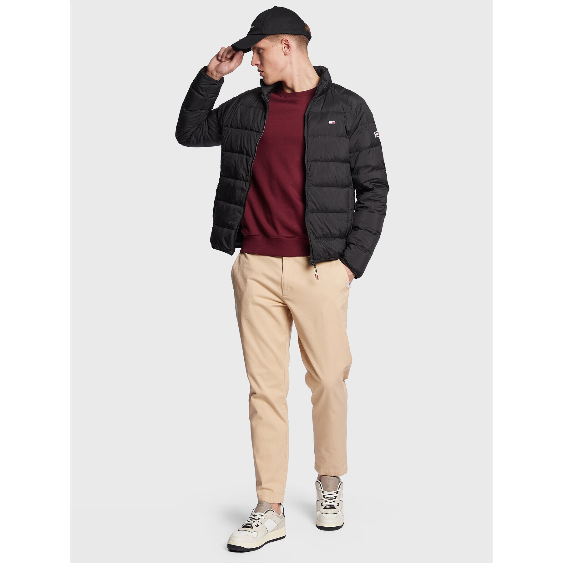 Tommy Jeans Пухено яке Light DM0DM15385 Черен Regular Fit - Pepit.bg