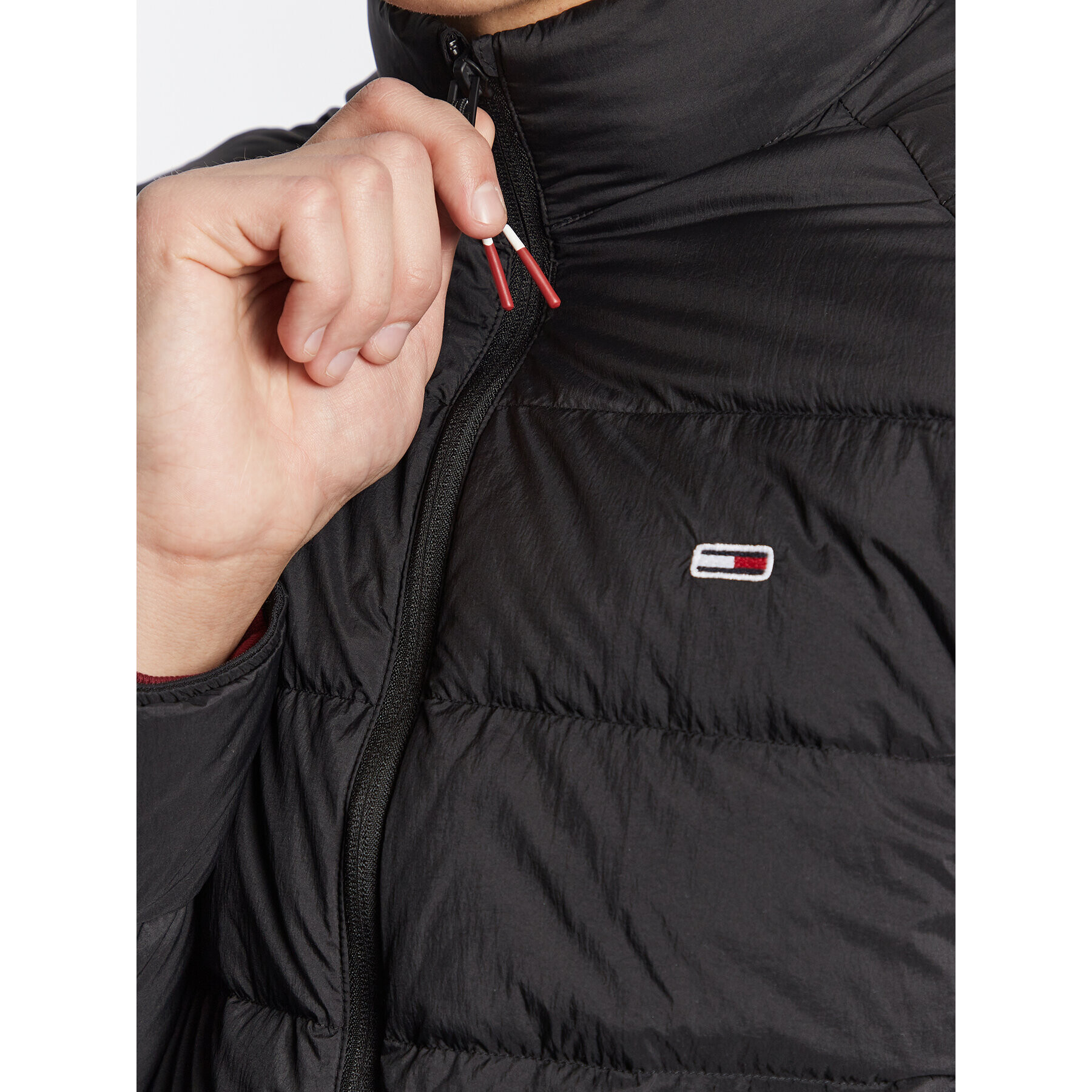 Tommy Jeans Пухено яке Light DM0DM15385 Черен Regular Fit - Pepit.bg