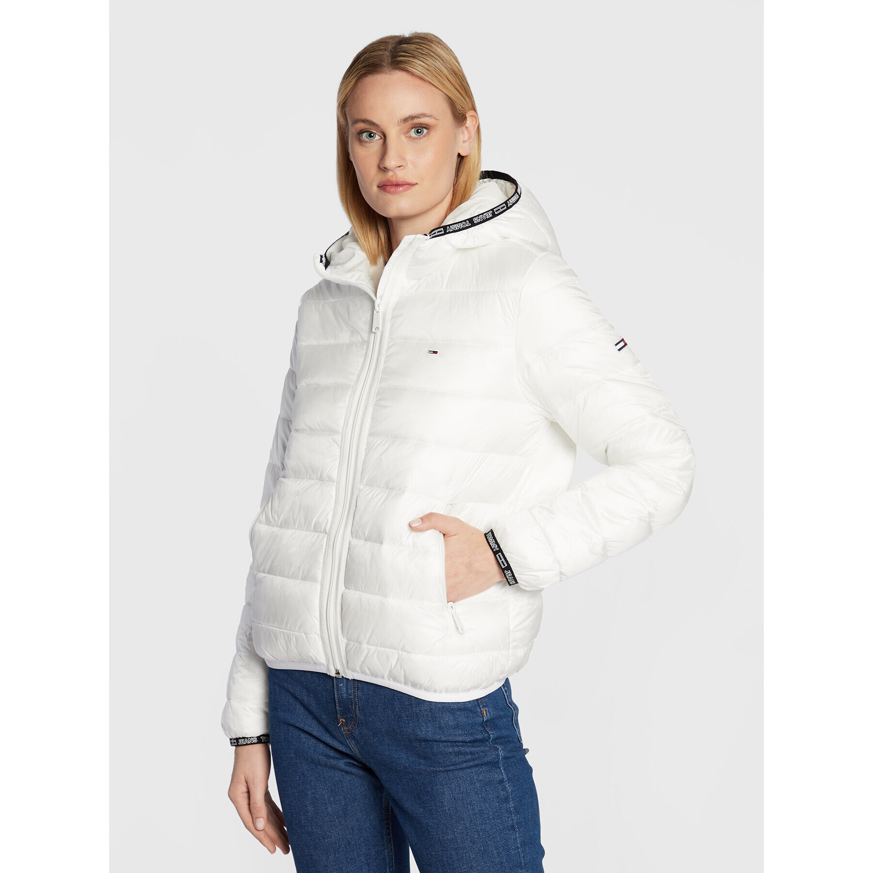 Tommy Jeans Пухено яке Quilted Tape DW0DW09350 Бял Relaxed Fit - Pepit.bg