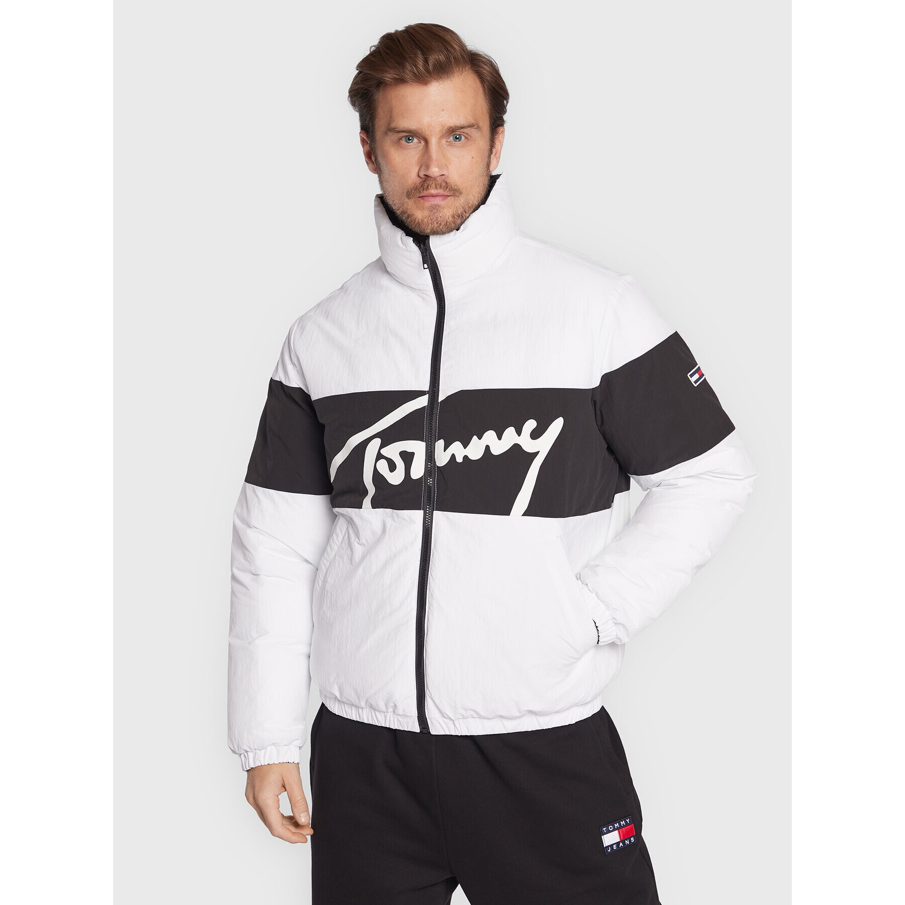 Tommy Jeans Пухено яке Reversible Signature DM0DM14393 Бял Relaxed Fit - Pepit.bg