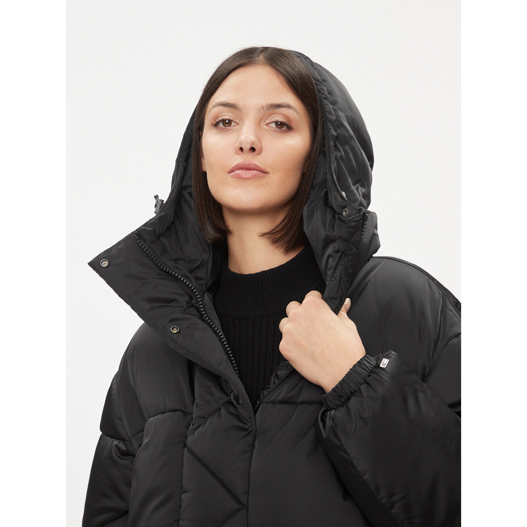Tommy Jeans Пухено яке Satin DW0DW16587 Черен Regular Fit - Pepit.bg
