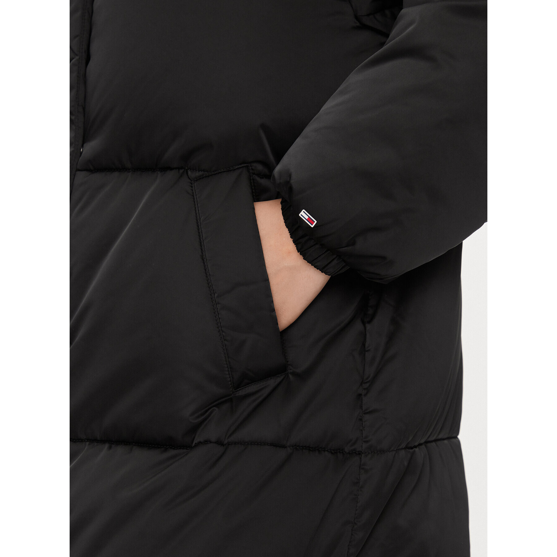Tommy Jeans Пухено яке Satin DW0DW16587 Черен Regular Fit - Pepit.bg