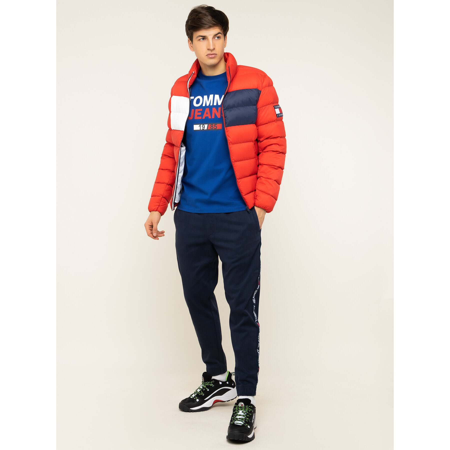 Tommy Jeans Пухено яке Tjm Essential DM0DM07364 Червен Regular Fit - Pepit.bg