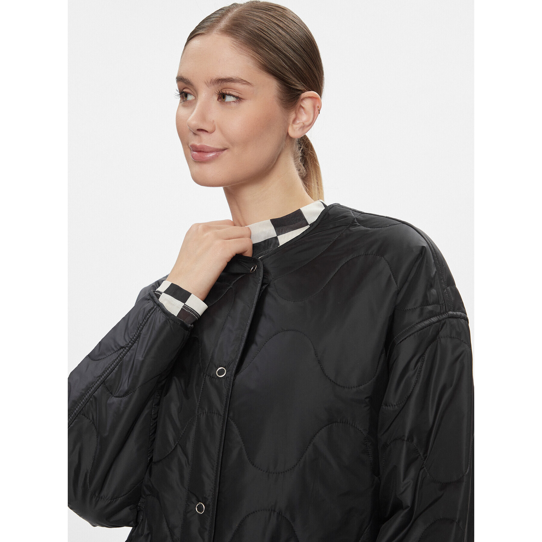 Tommy Jeans Пухено яке Tjw Onion Quilt Liner Jacket DW0DW17235 Черен Regular Fit - Pepit.bg