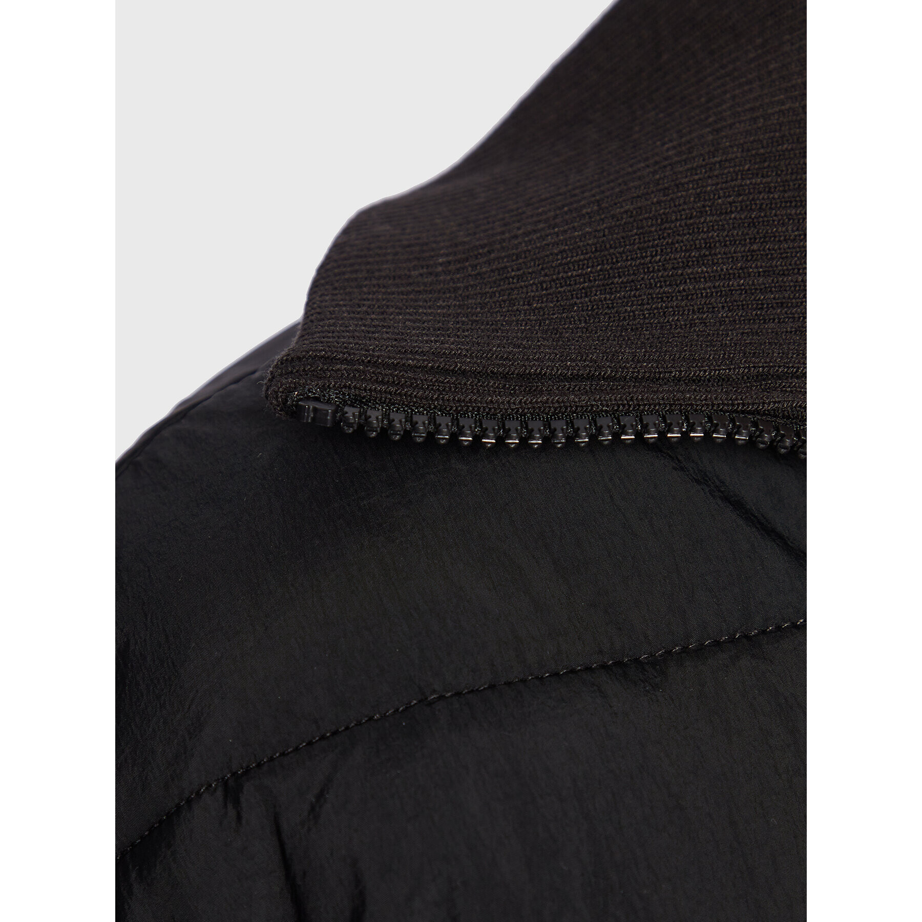 Tommy Jeans Пухено яке Ultra DW0DW14938 Черен Regular Fit - Pepit.bg