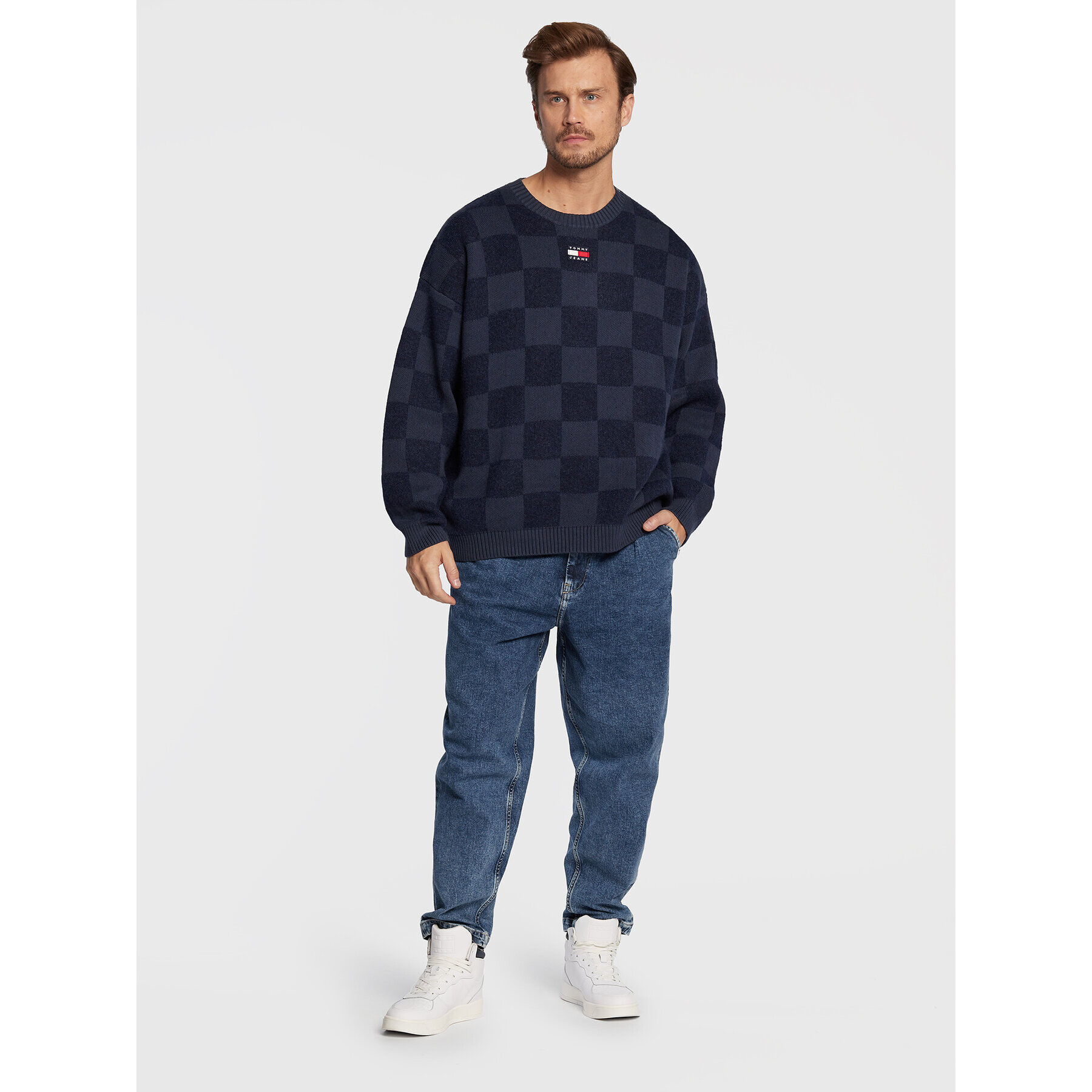 Tommy Jeans Пуловер Skater Checkerboard DM0DM15069 Тъмносин Relaxed Fit - Pepit.bg