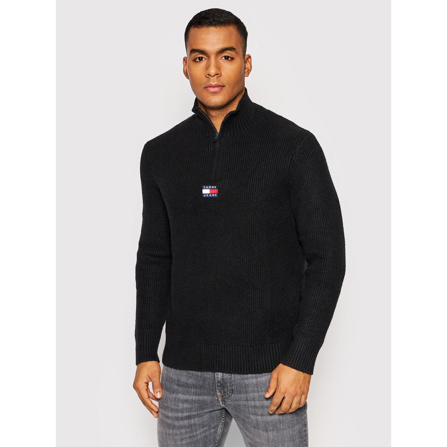 Tommy Jeans Пуловер Solid Badge DM0DM11875 Черен Relaxed Fit - Pepit.bg