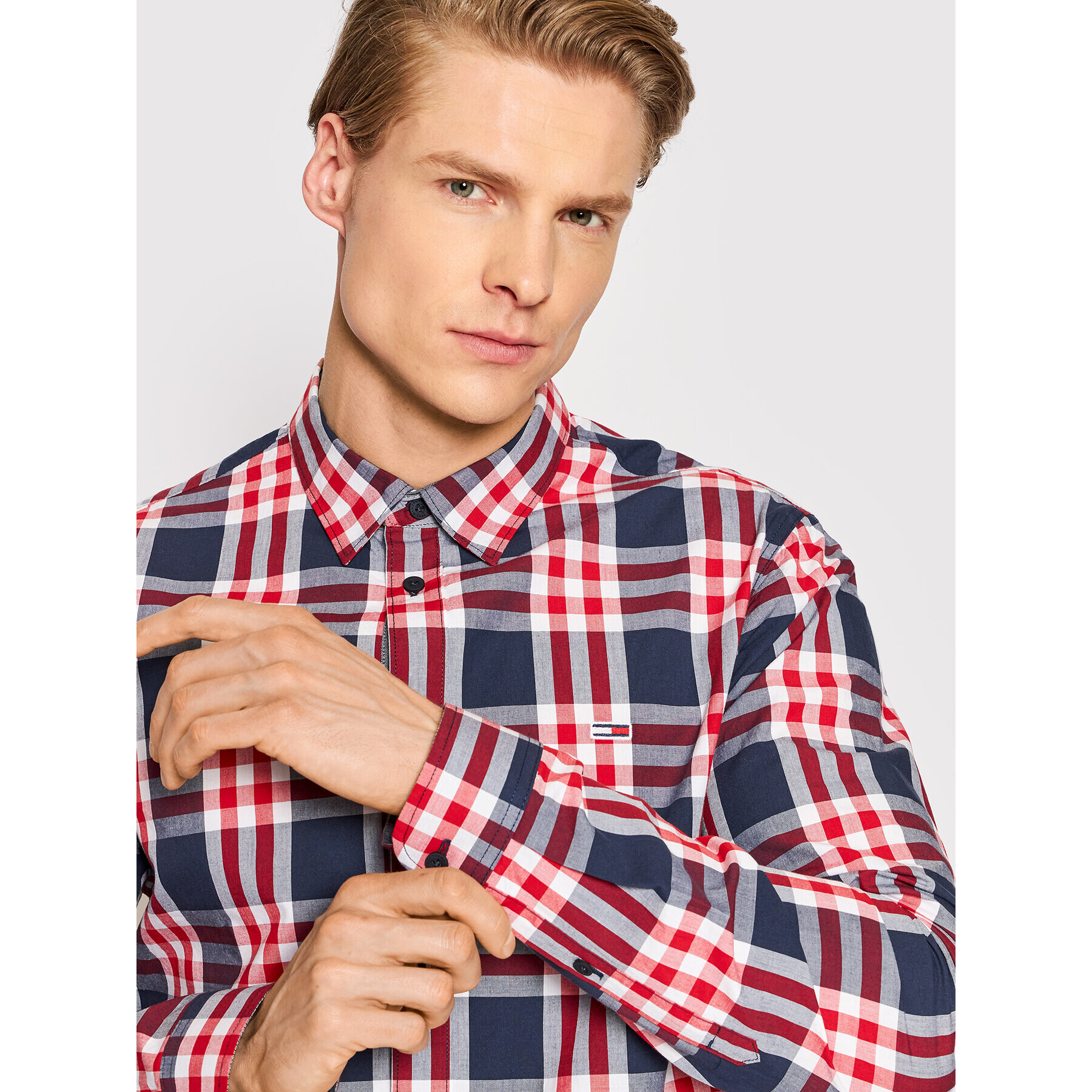 Tommy Jeans Риза Essential Poplin DM0DM13041 Тъмносин Regular Fit - Pepit.bg