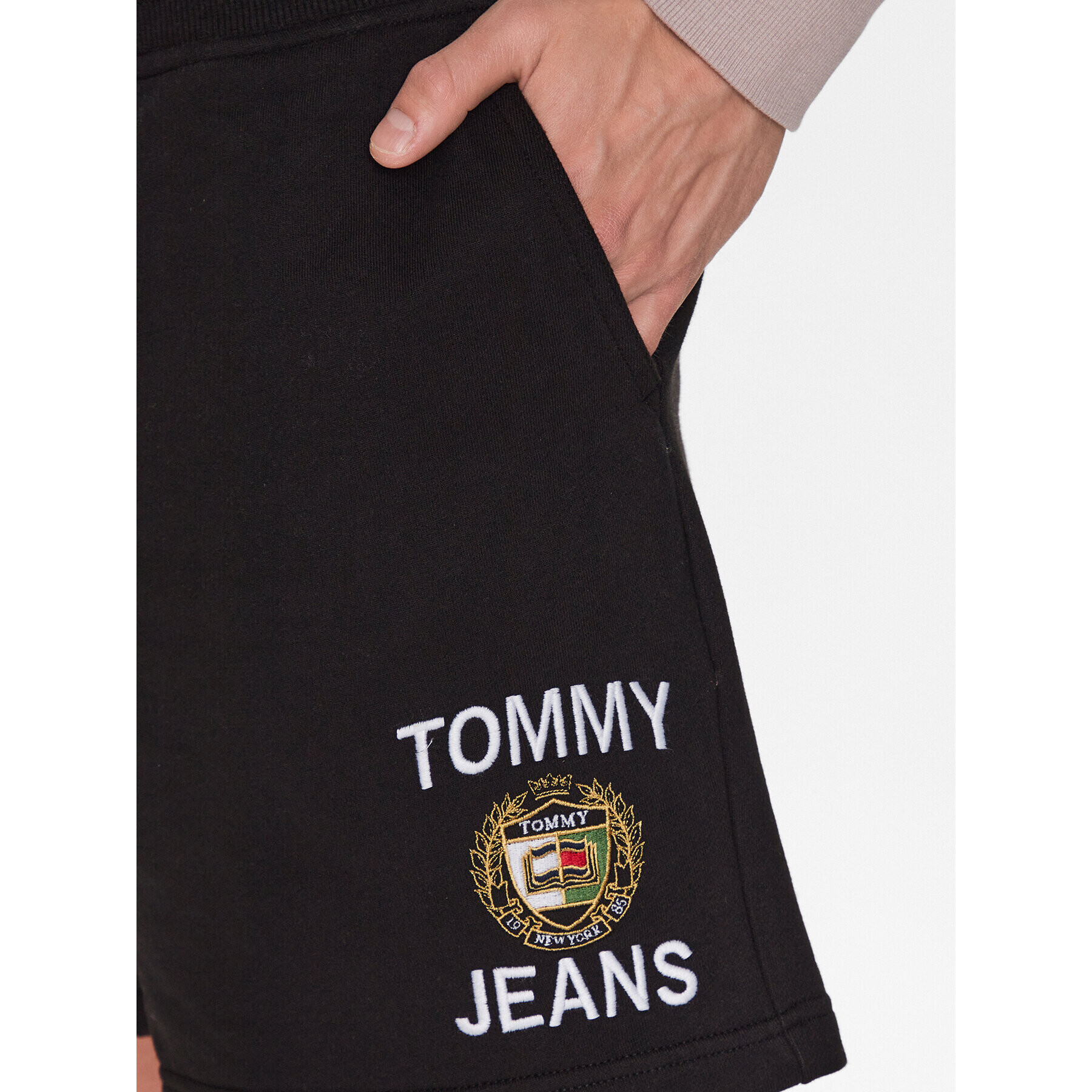 Tommy Jeans Спортни шорти Luxe DM0DM16424 Черен Regular Fit - Pepit.bg