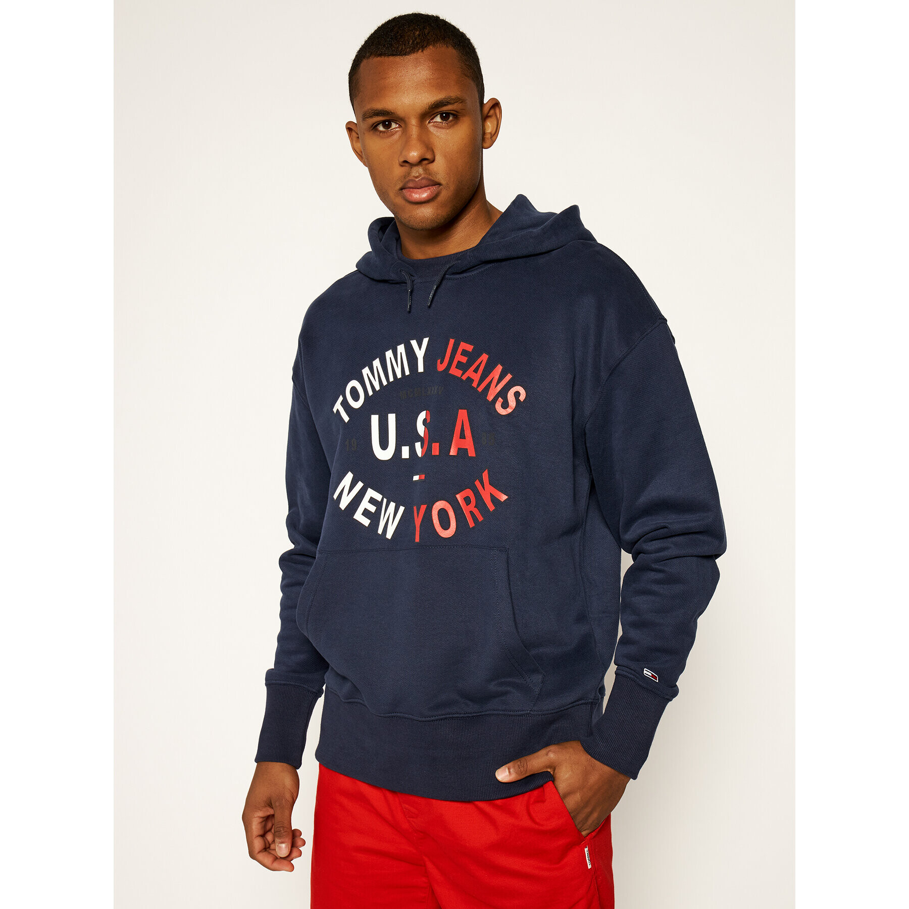 Tommy Jeans Суитшърт Arched Graphic DM0DM07885 Тъмносин Regular Fit - Pepit.bg