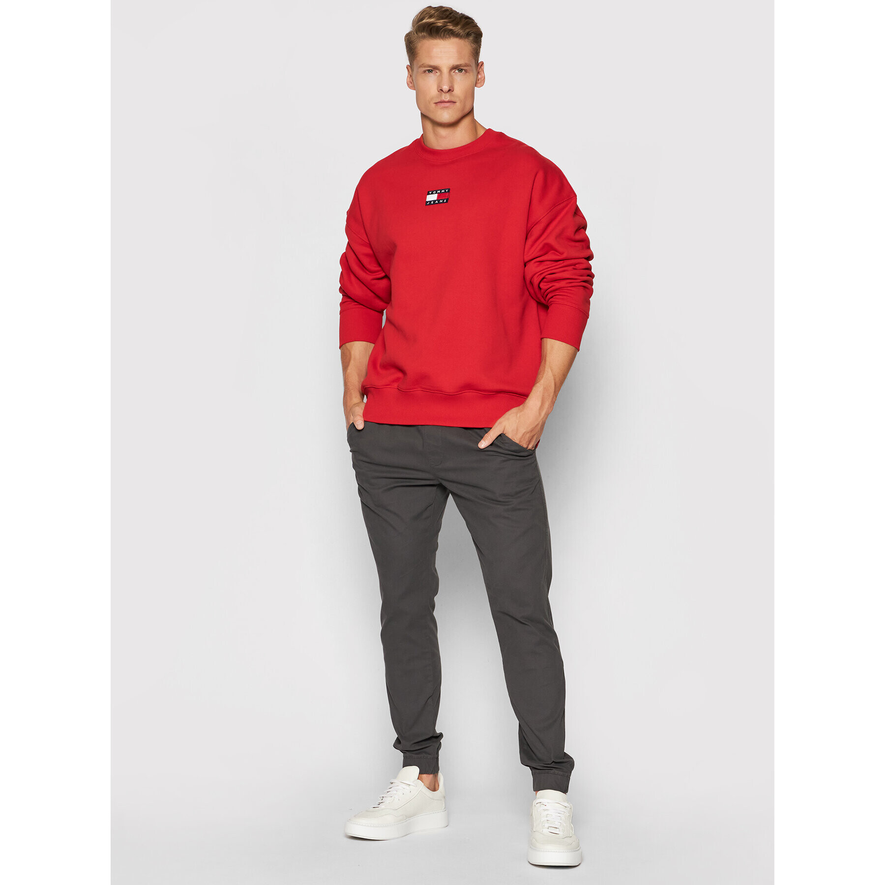 Tommy Jeans Суитшърт Badge Crew DM0DM10911 Червен Regular Fit - Pepit.bg