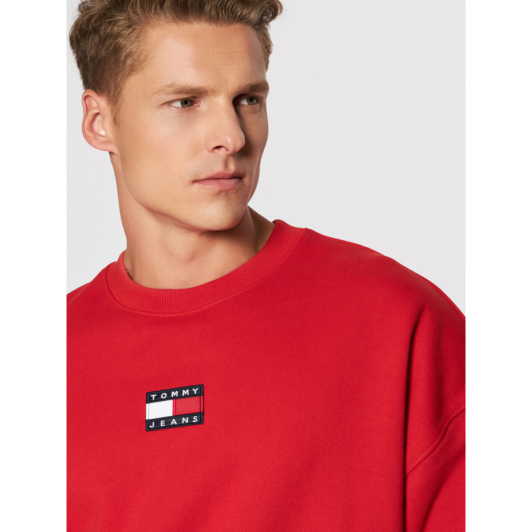 Tommy Jeans Суитшърт Badge Crew DM0DM10911 Червен Regular Fit - Pepit.bg