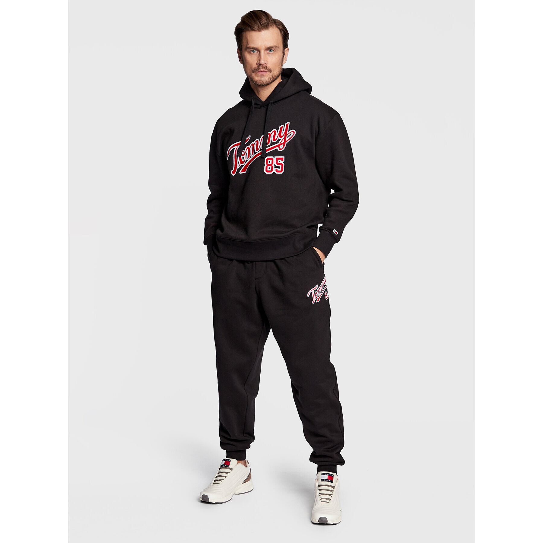 Tommy Jeans Суитшърт College DM0DM15711 Черен Relaxed Fit - Pepit.bg