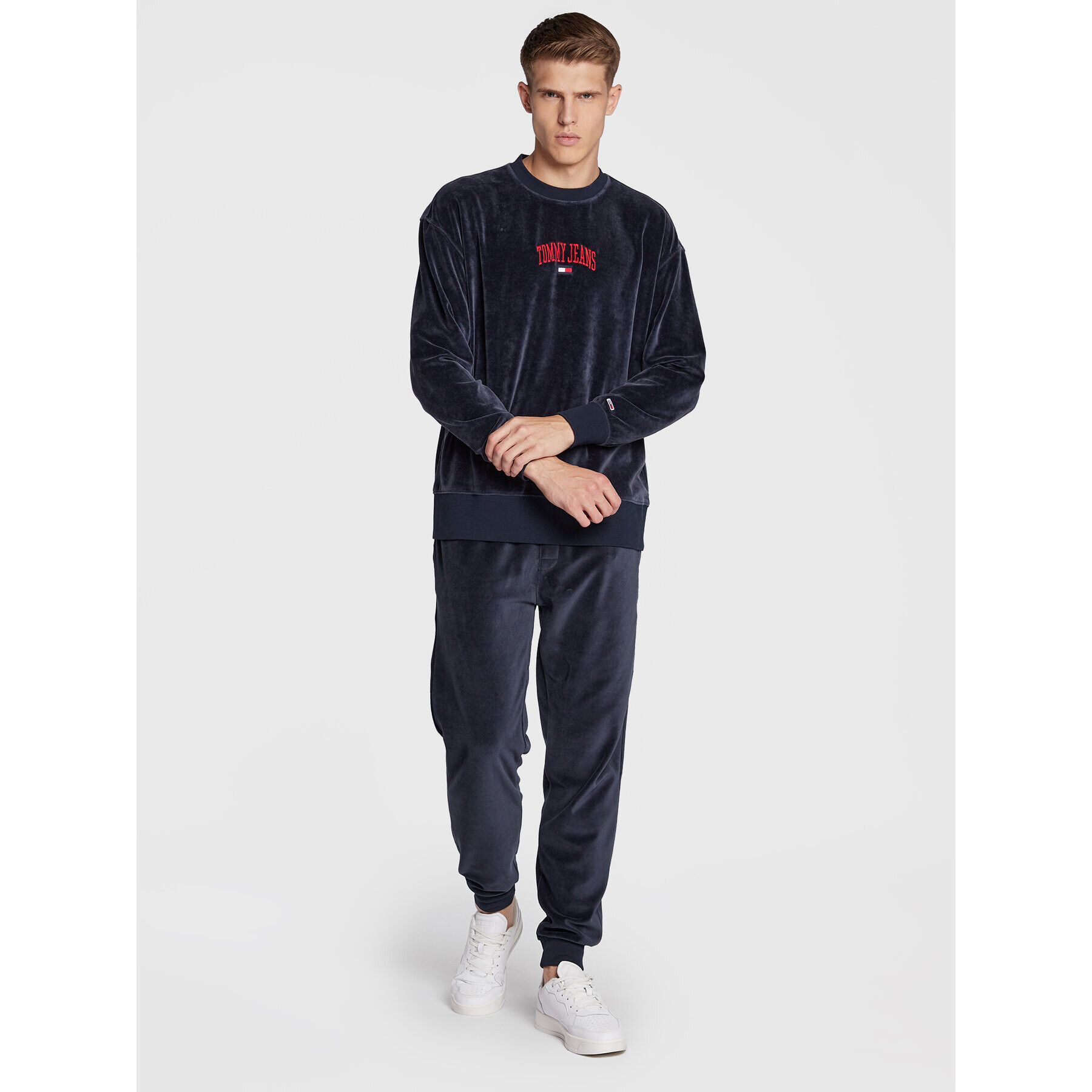 Tommy Jeans Суитшърт Collegiate Velour DM0DM15014 Тъмносин Relaxed Fit - Pepit.bg