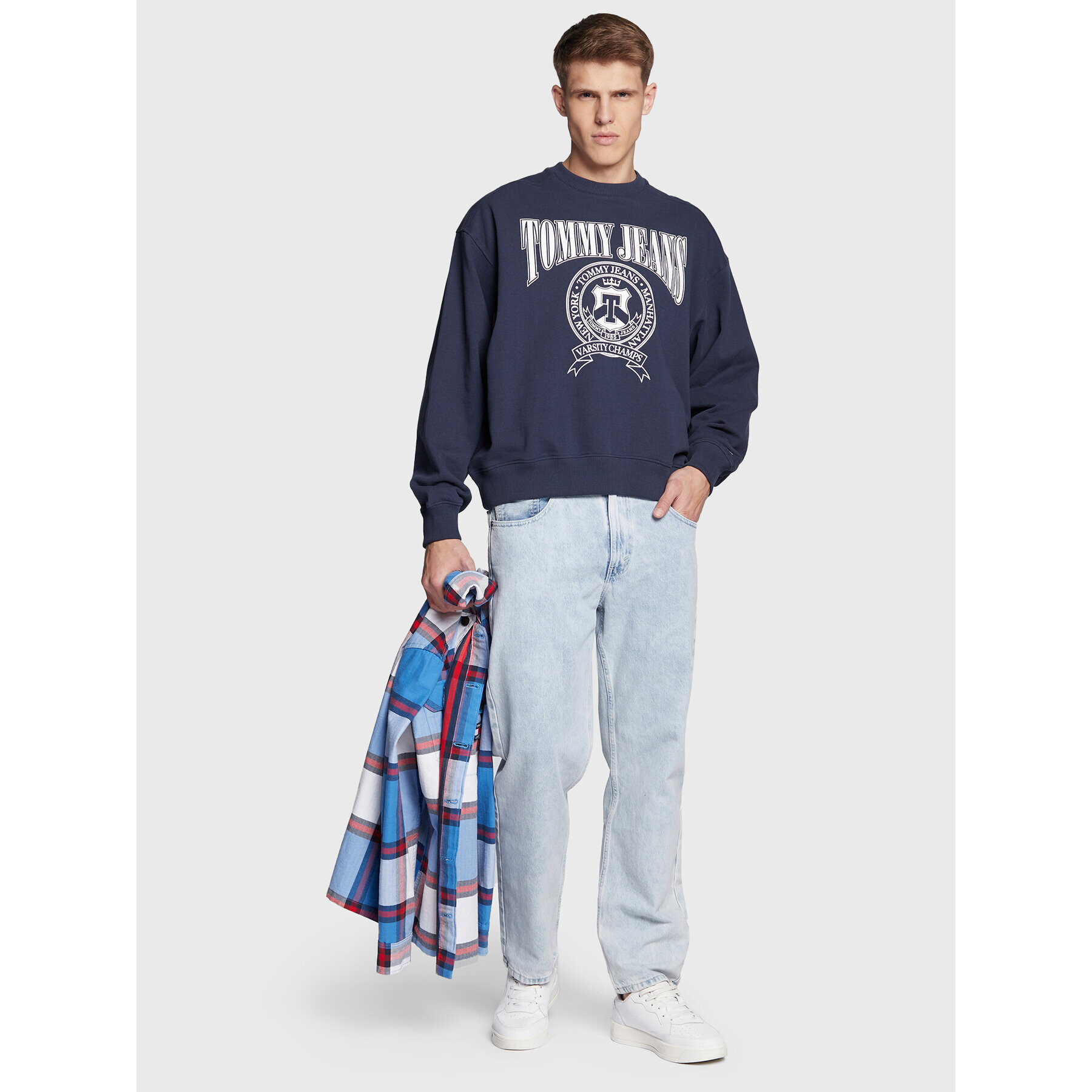 Tommy Jeans Суитшърт Comfort DM0DM15709 Тъмносин Regular Fit - Pepit.bg