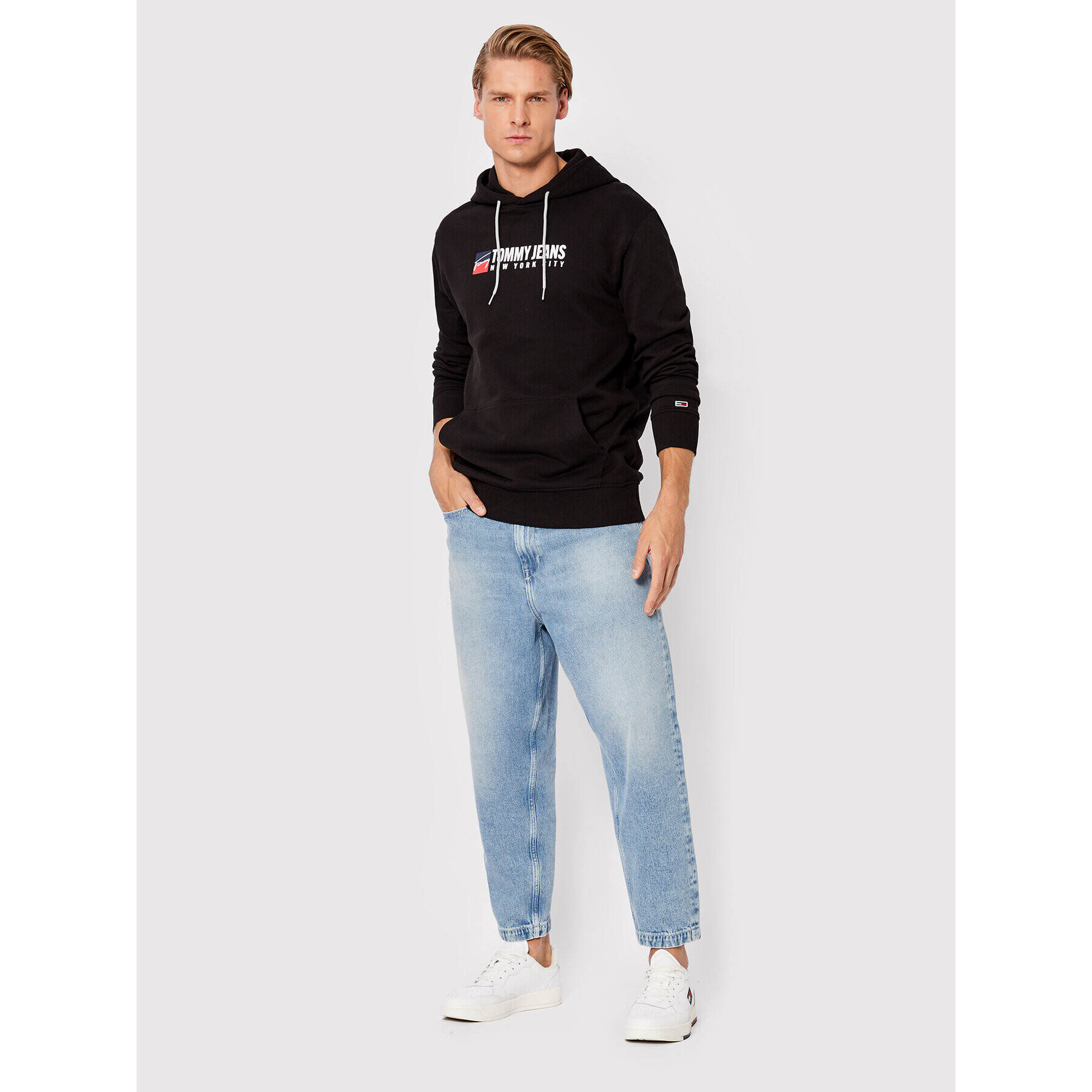 Tommy Jeans Суитшърт Entry Athletics DM0DM13878 Черен Regular Fit - Pepit.bg