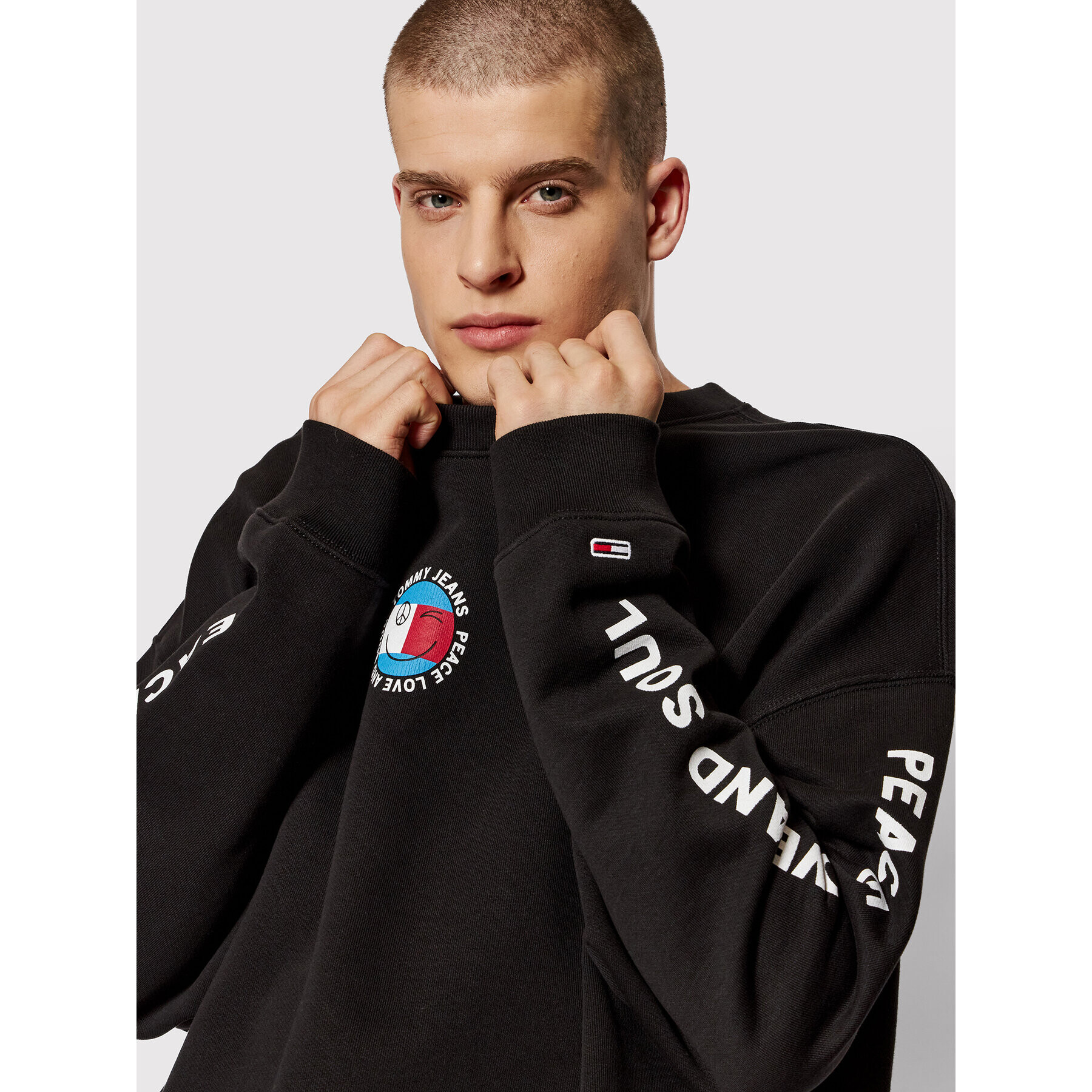 Tommy Jeans Суитшърт Peace Smiley DM0DM11645 Черен Regular Fit - Pepit.bg