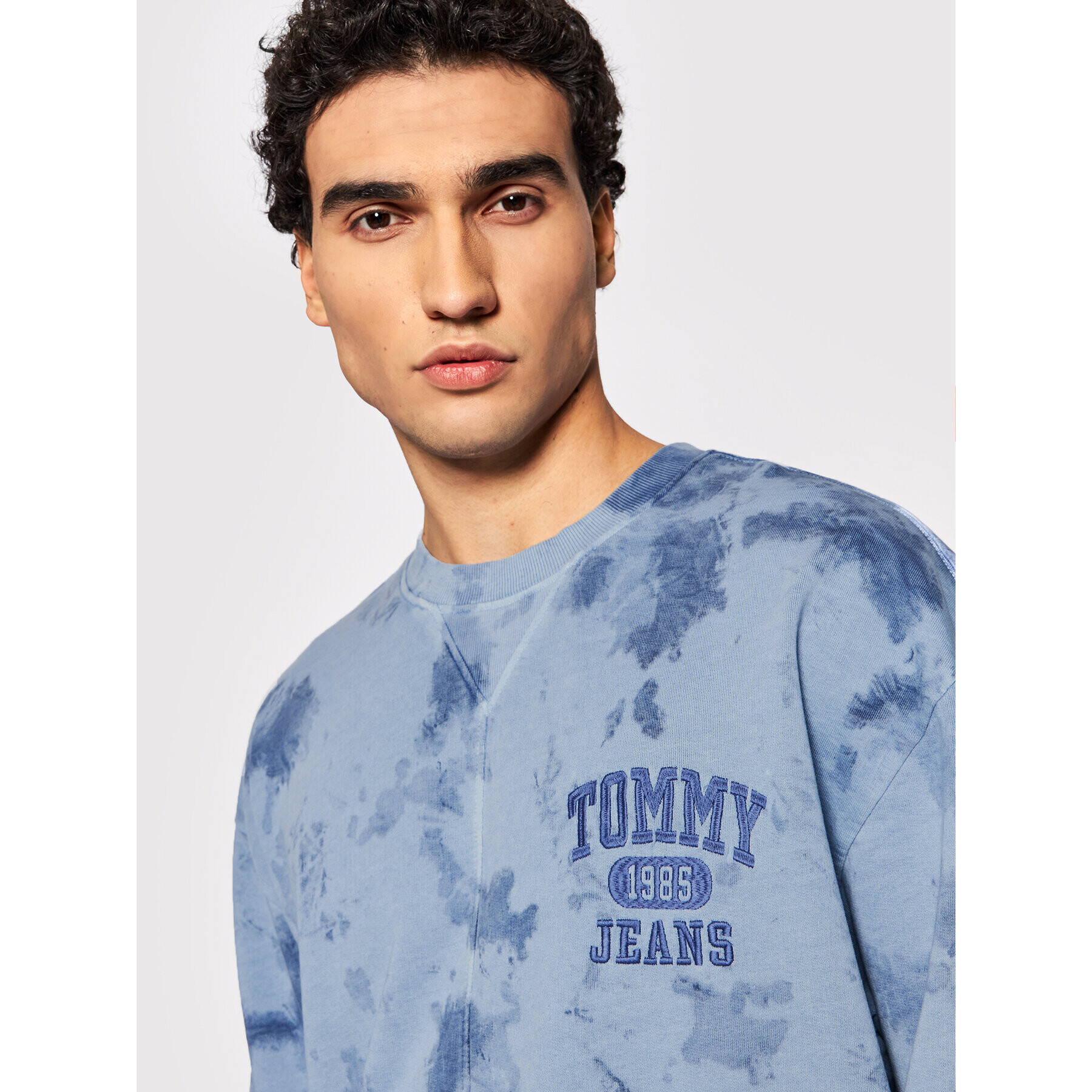 Tommy Jeans Суитшърт Tie Dye Detail DM0DM12382 Тъмносин Relaxed Fit - Pepit.bg