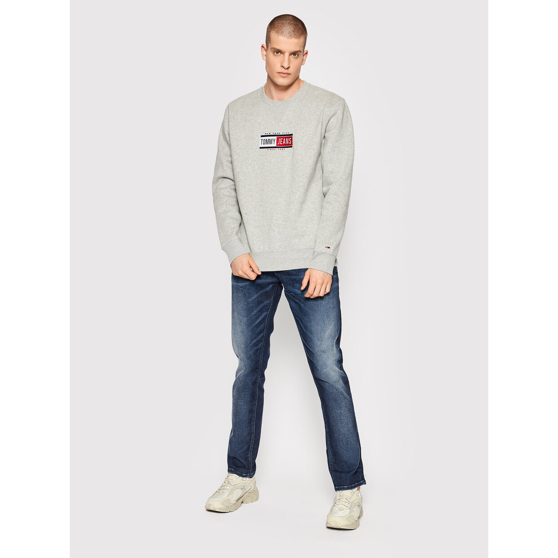 Tommy Jeans Суитшърт Timeless Crew DM0DM11631 Сив Regular Fit - Pepit.bg