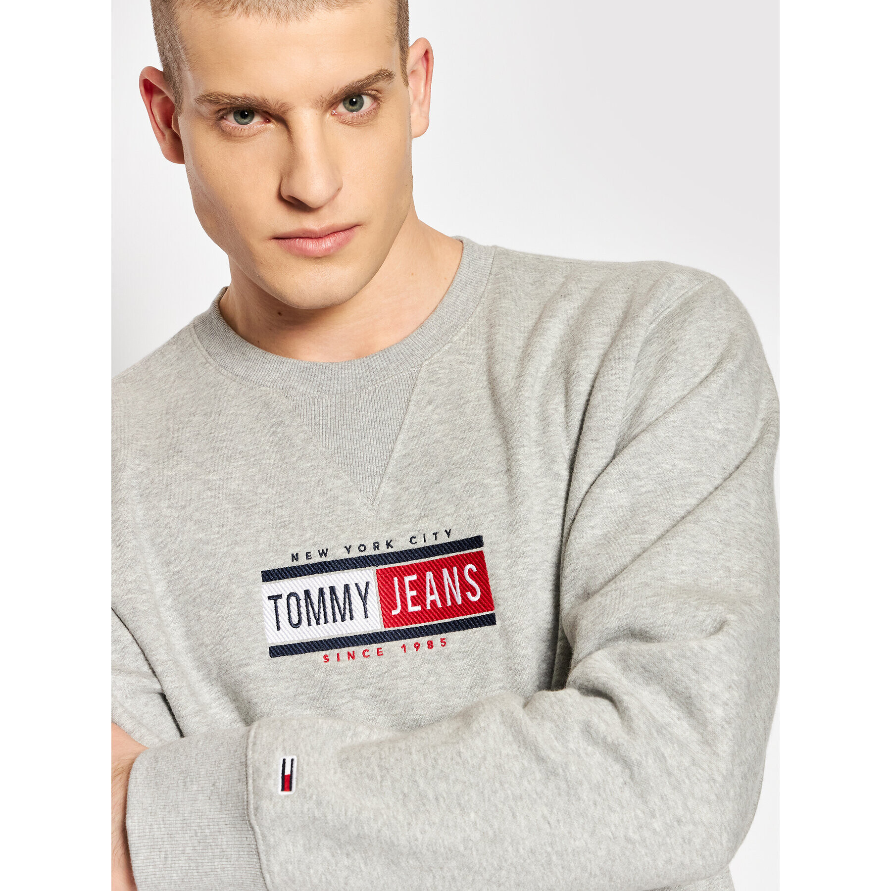 Tommy Jeans Суитшърт Timeless Crew DM0DM11631 Сив Regular Fit - Pepit.bg