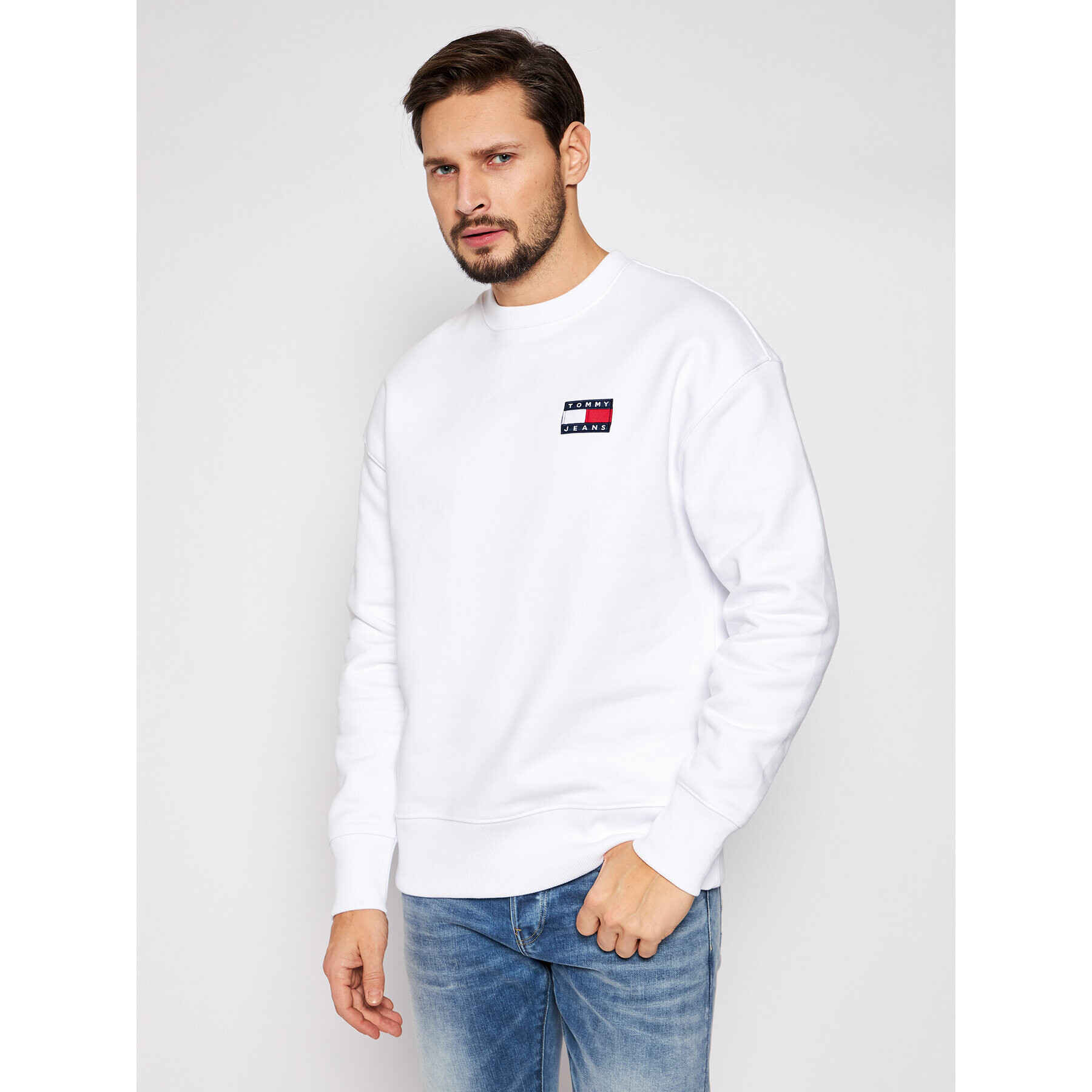 Tommy Jeans Суитшърт Tjm Badge Crew DM0DM06592 Бял Regular Fit - Pepit.bg