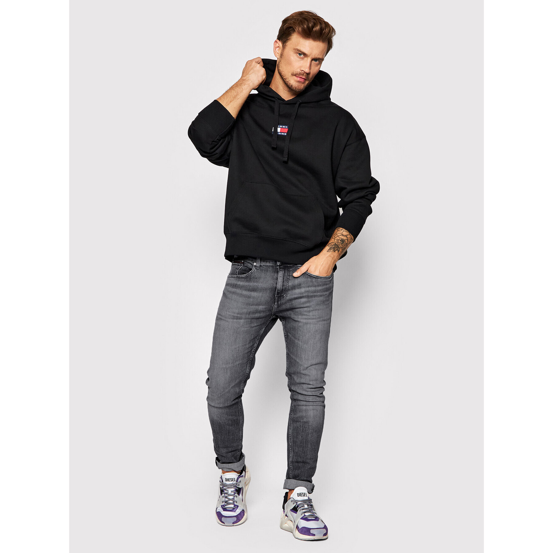 Tommy Jeans Суитшърт Tjm Badge DM0DM10904 Черен Regular Fit - Pepit.bg