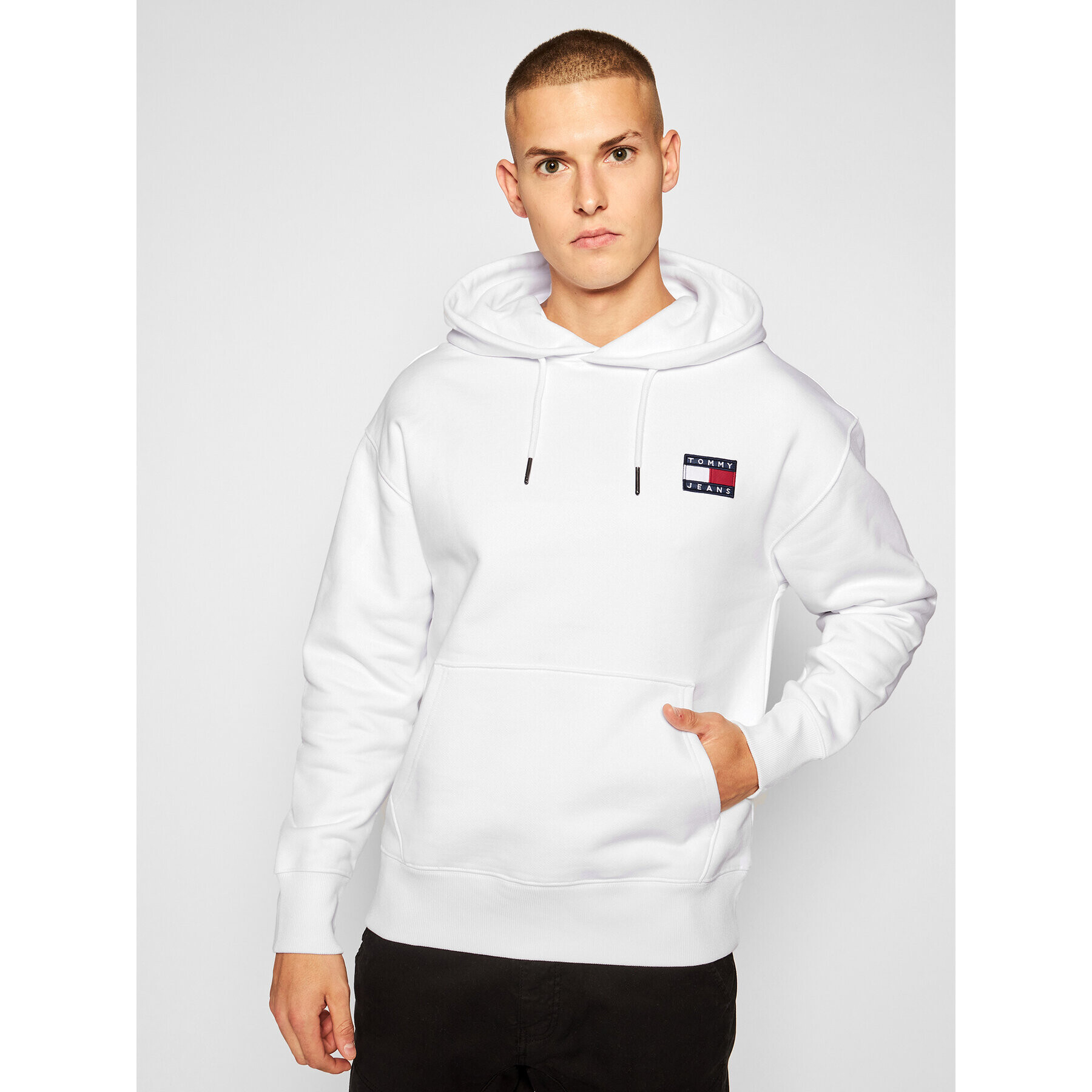 Tommy Jeans Суитшърт Tjm Badge Hoddie DM0DM06593 Бял Regular Fit - Pepit.bg