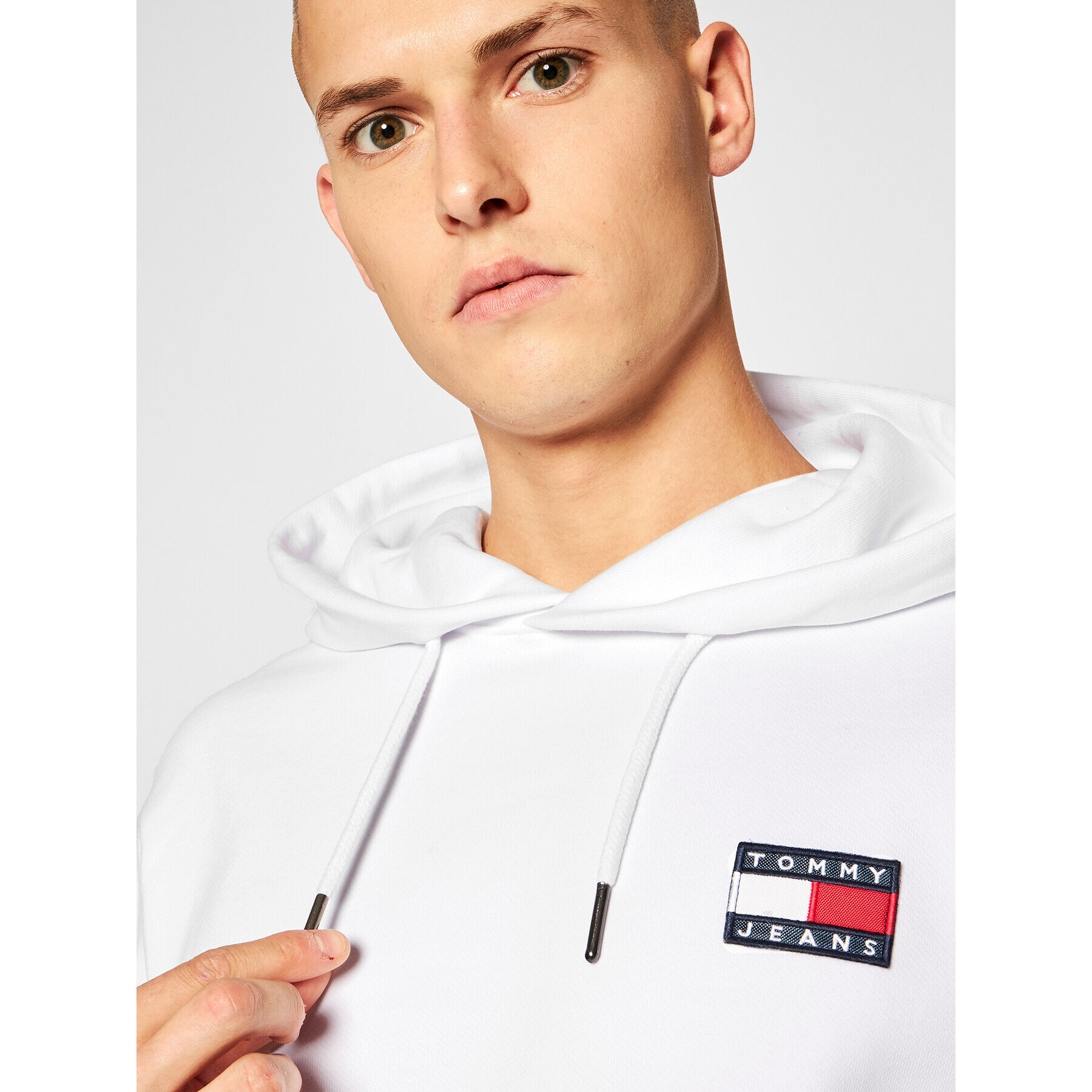 Tommy Jeans Суитшърт Tjm Badge Hoddie DM0DM06593 Бял Regular Fit - Pepit.bg