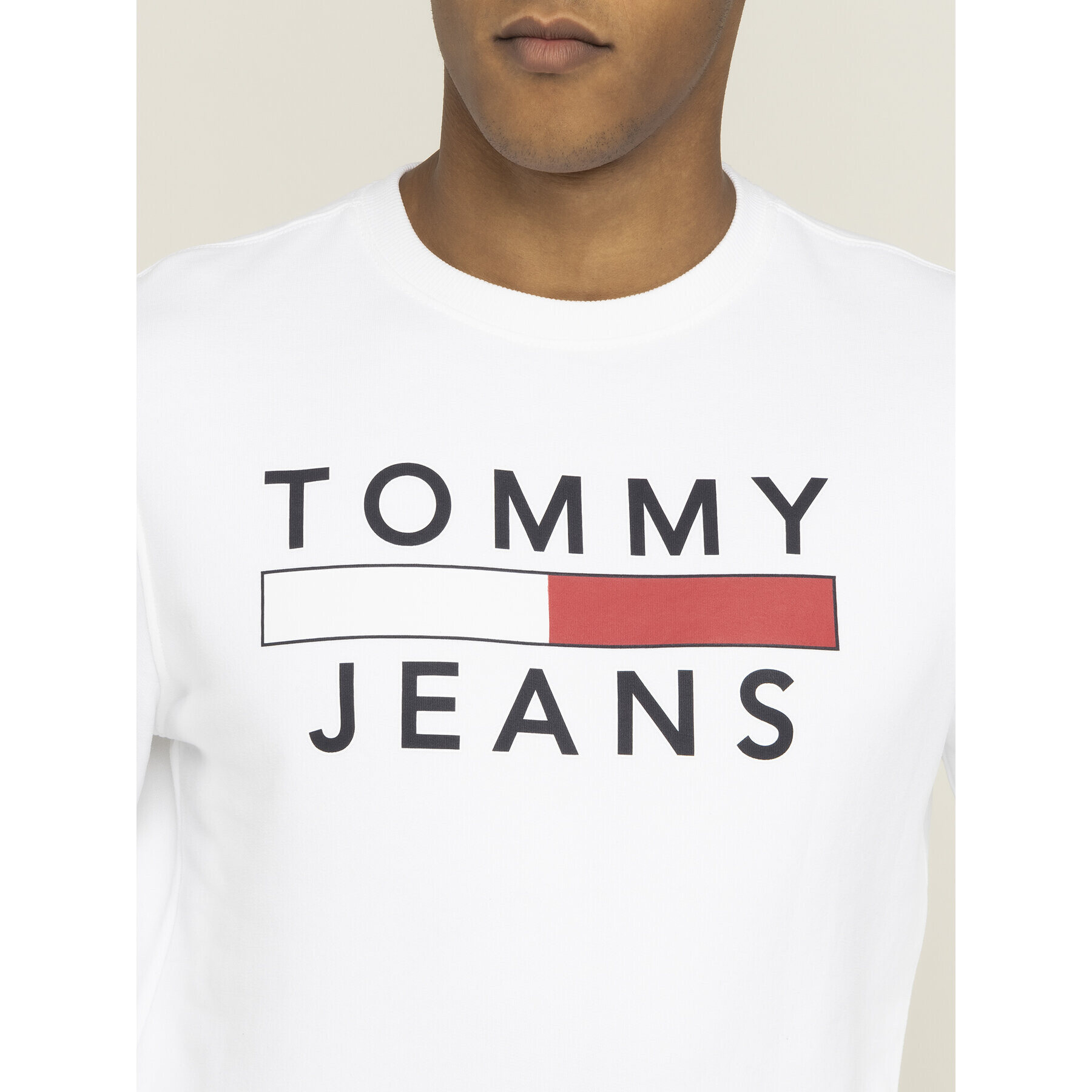 Tommy Jeans Суитшърт Tjm Essential Graphic Crew DM0DM07413 Бял Regular Fit - Pepit.bg