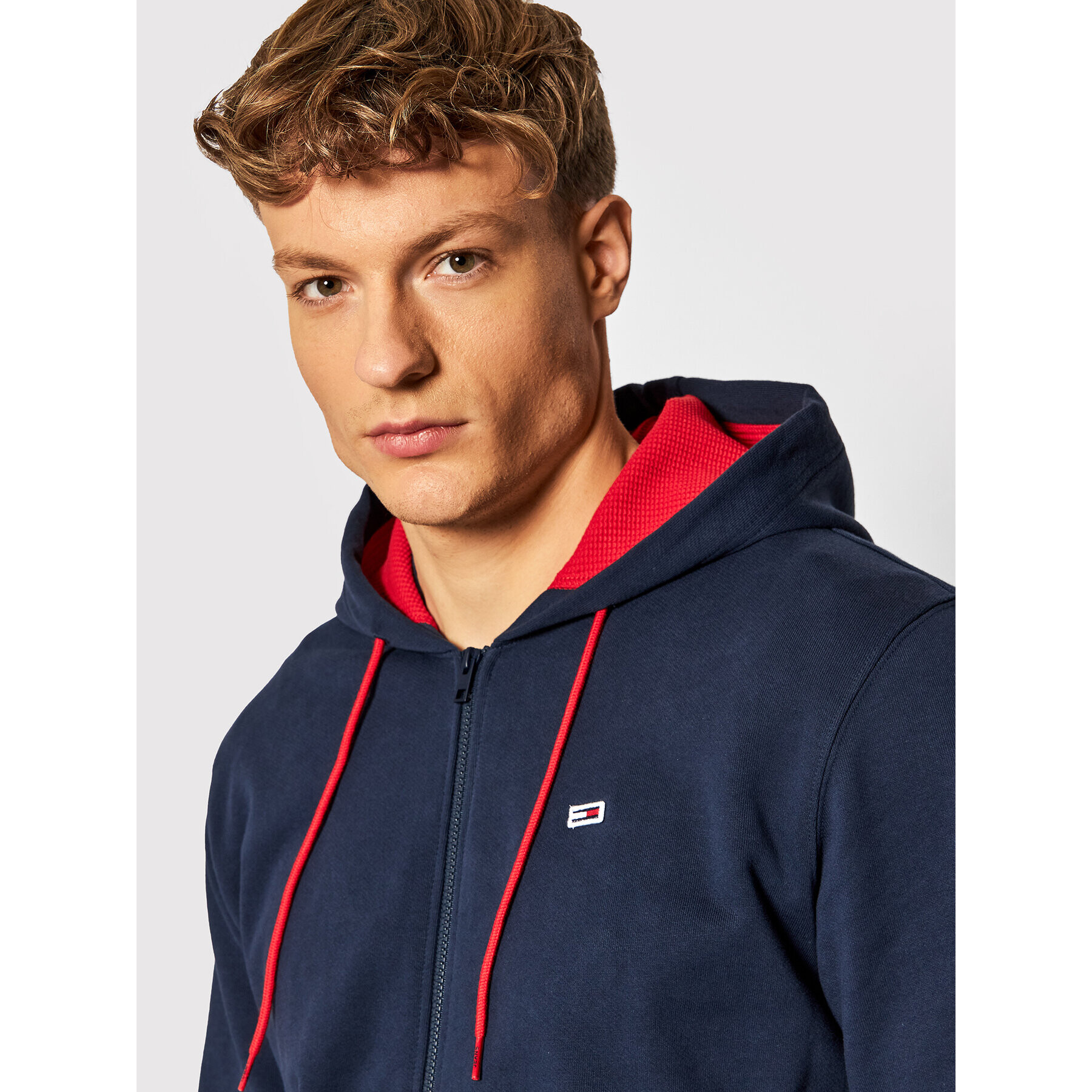 Tommy Jeans Суитшърт Tjm Essential Graphic Zipthru DM0DM11629 Тъмносин Regular Fit - Pepit.bg