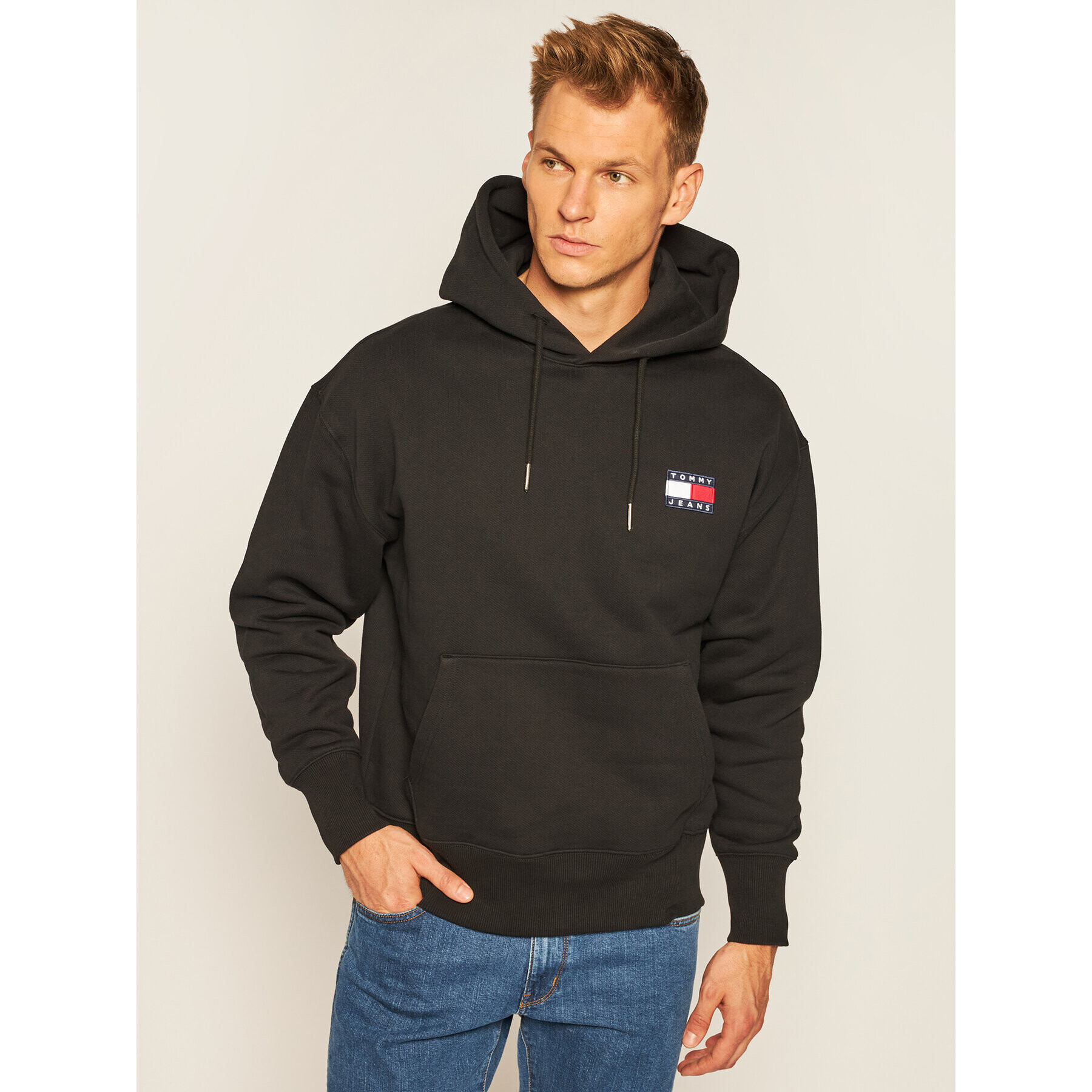 Tommy Jeans Суитшърт Tjm Tommy Badge Hoodie DM0DM06593 Черен Regular Fit - Pepit.bg