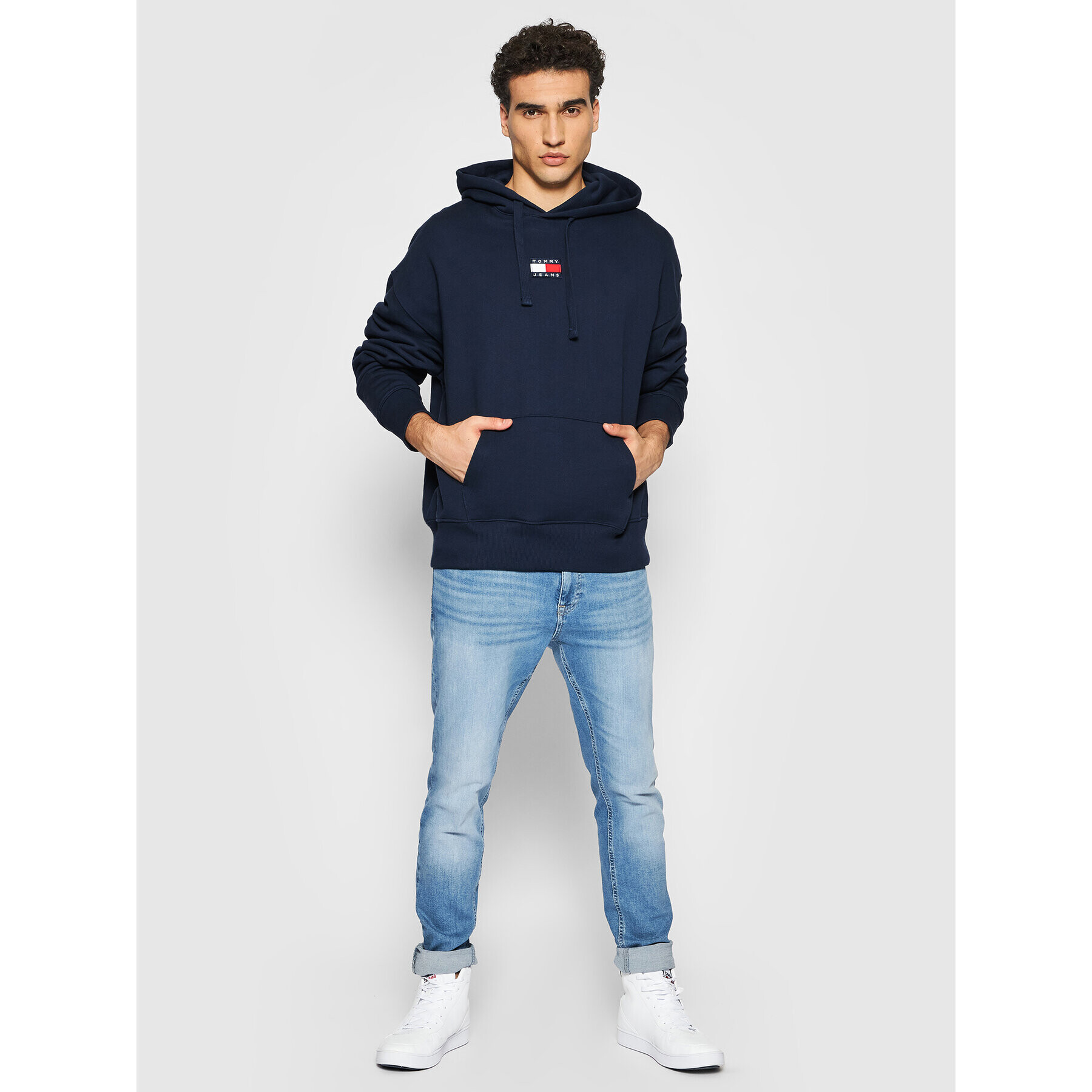 Tommy Jeans Суитшърт Tommy Badge DM0DM10904 Тъмносин Regular Fit - Pepit.bg