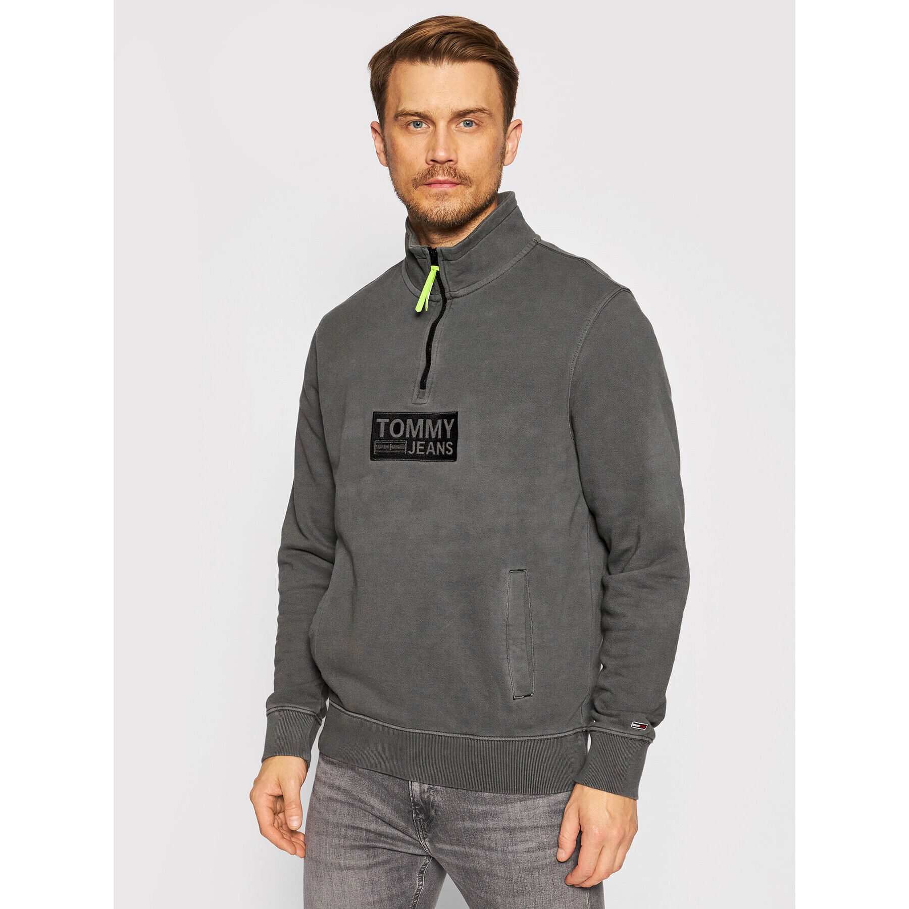 Tommy Jeans Суитшърт Tonal Corp Logo Zip Mock DM0DM10337 Сив Regular Fit - Pepit.bg