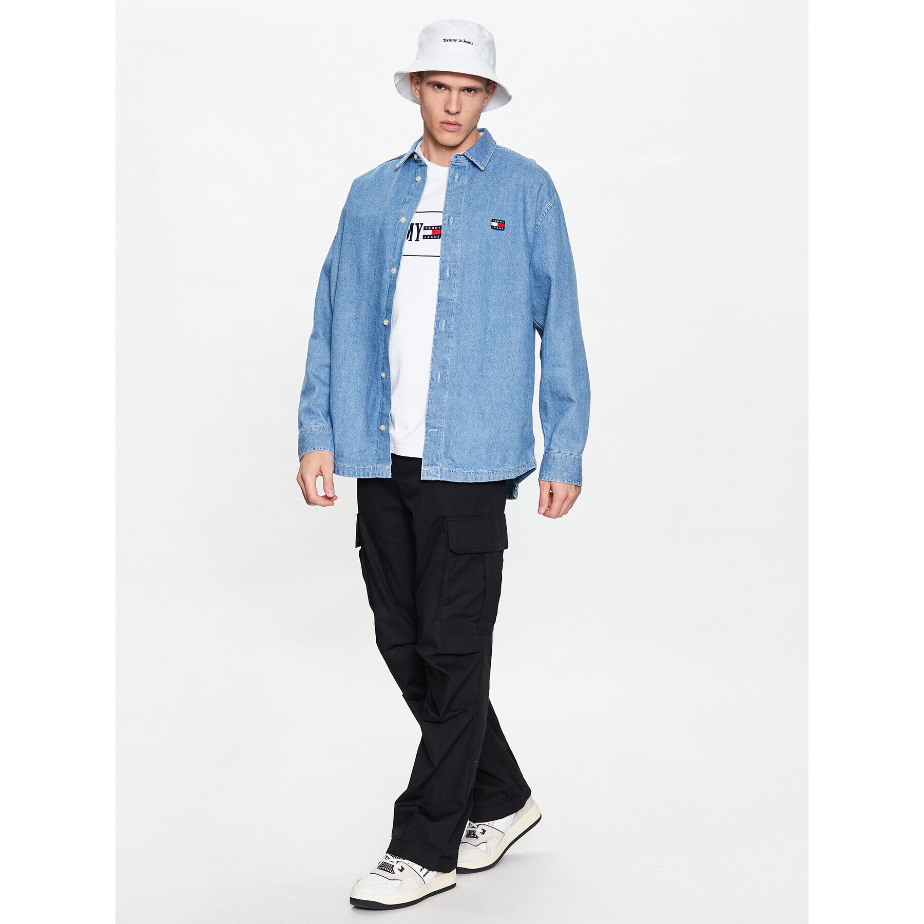 Tommy Jeans Текстилни панталони Aiden DM0DM15970 Черен Baggy Fit - Pepit.bg